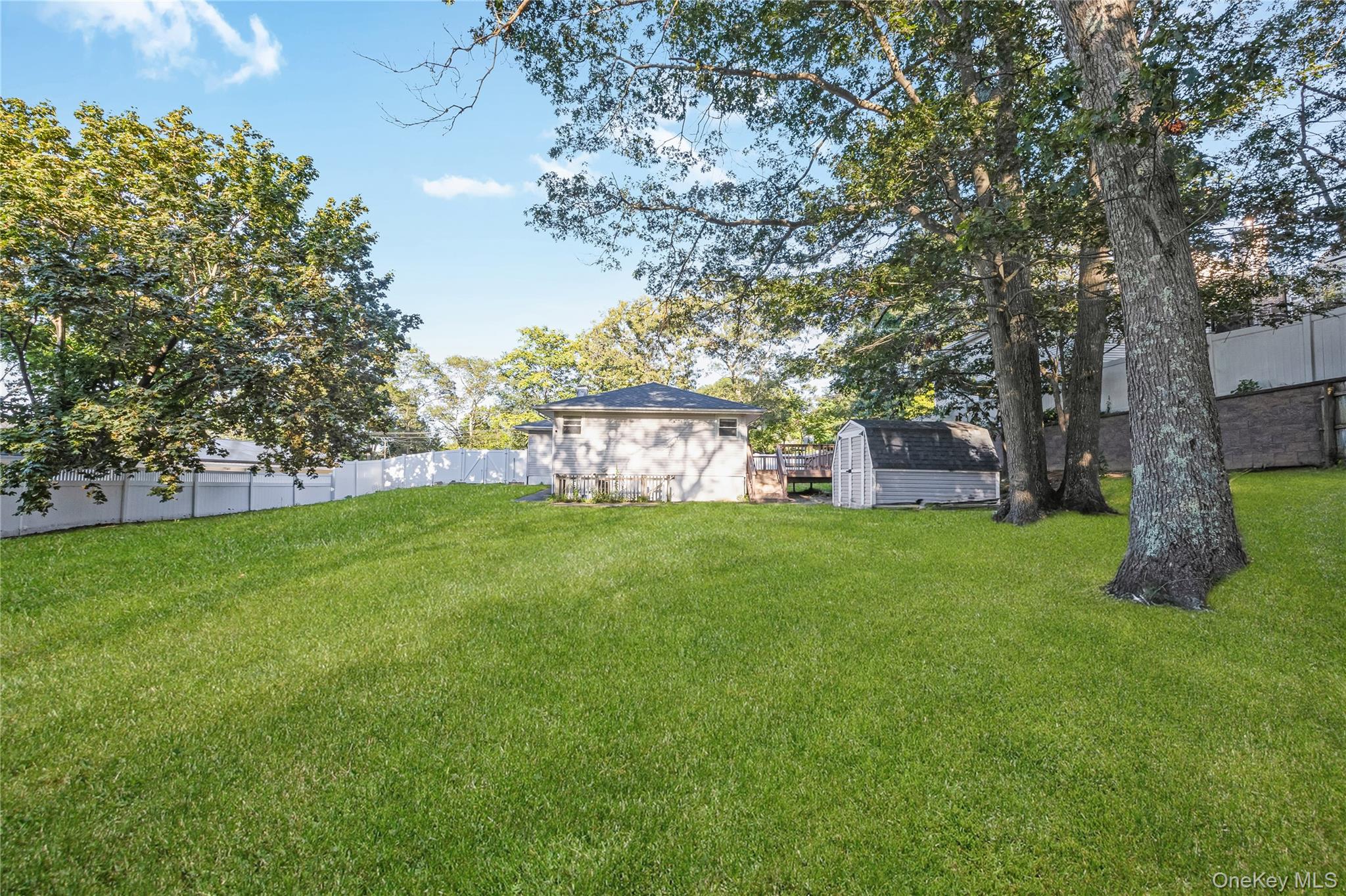 #20 photo, 16 Hillside Road, Farmingville , NY 11738