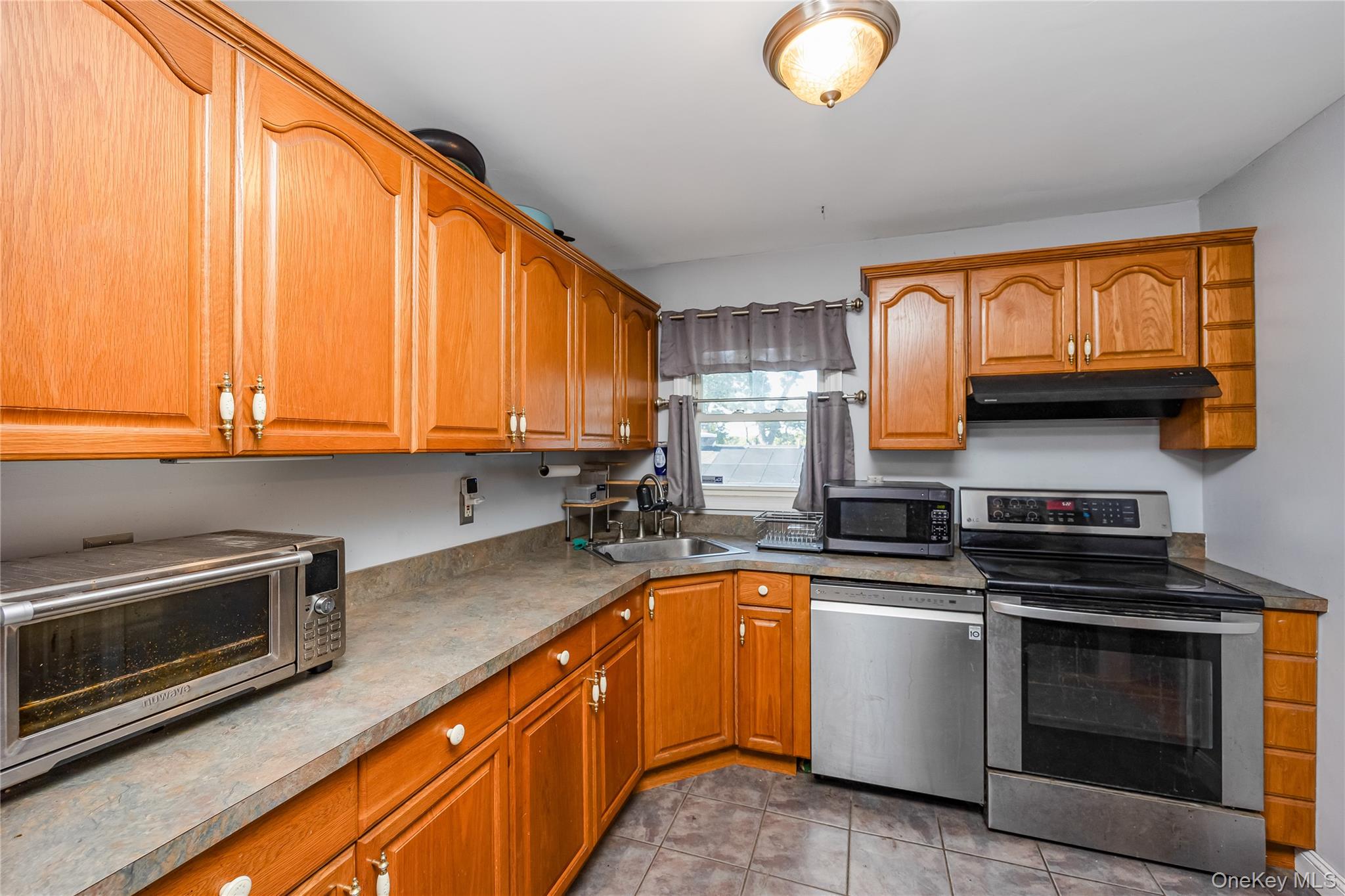 #3 photo, 16 Hillside Road, Farmingville , NY 11738