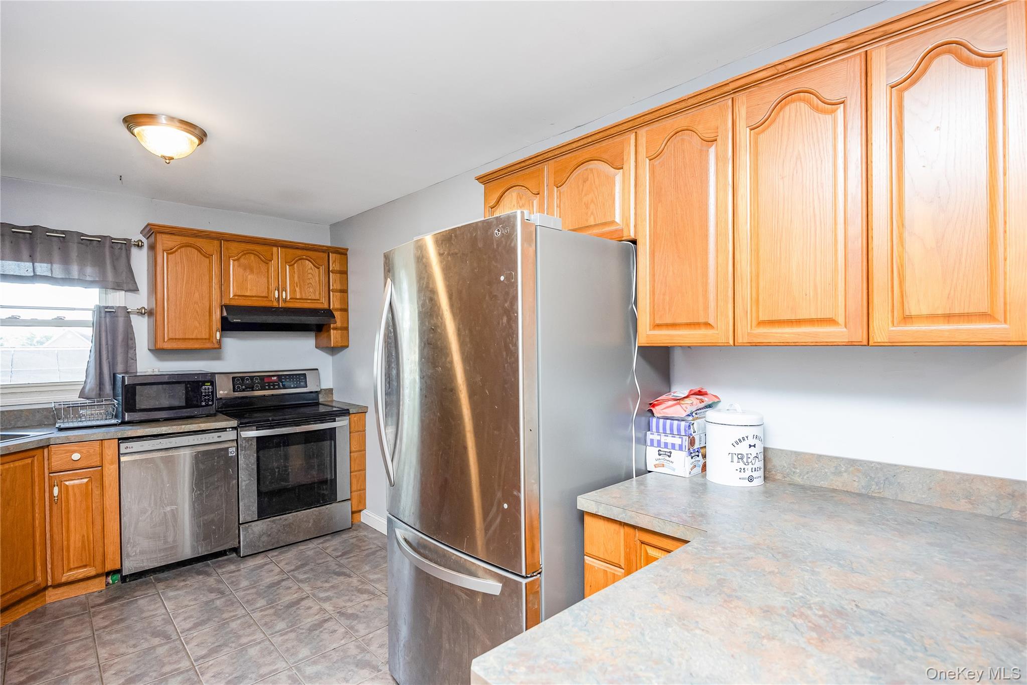 #4 photo, 16 Hillside Road, Farmingville , NY 11738