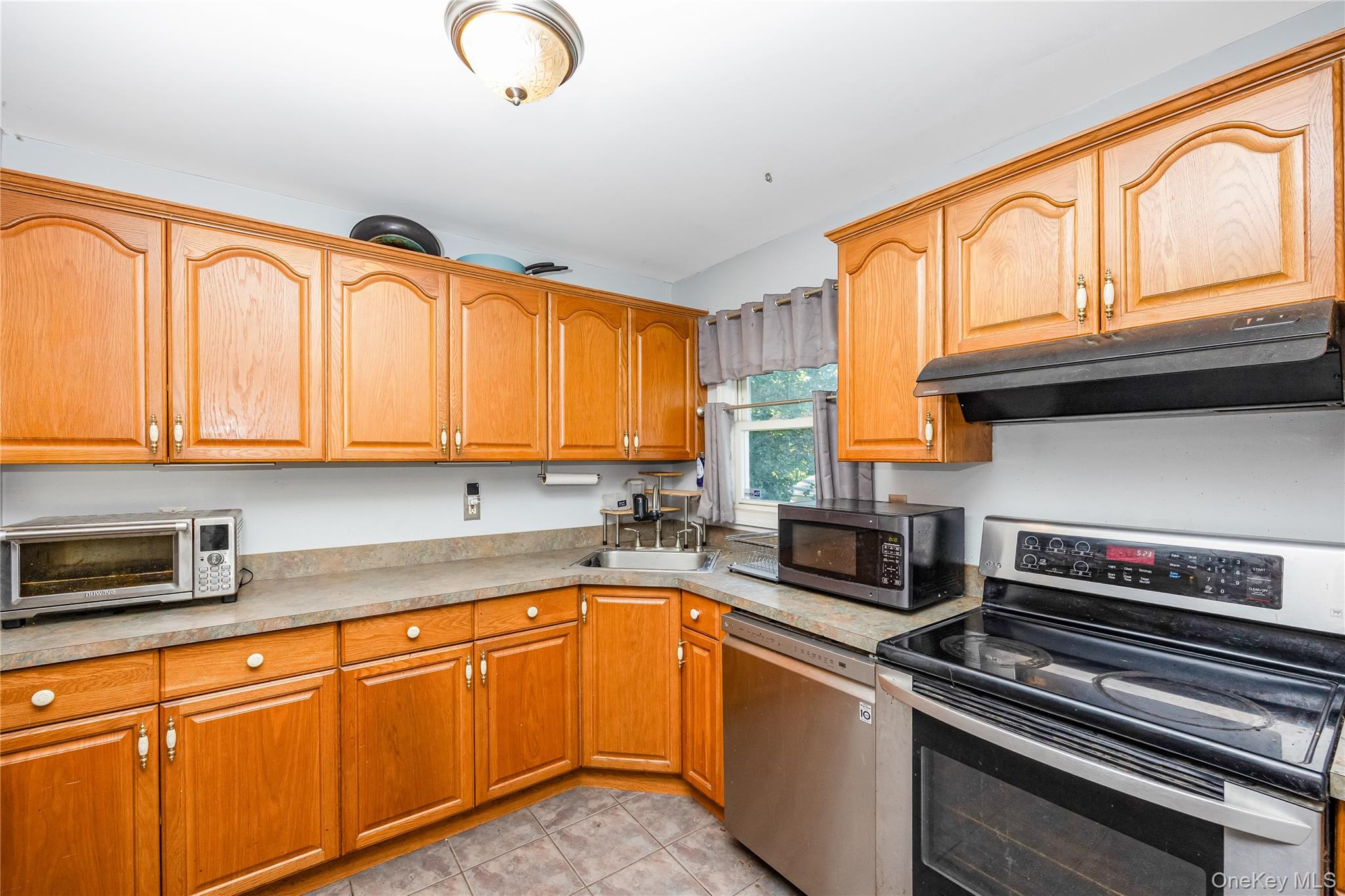 #5 photo, 16 Hillside Road, Farmingville , NY 11738