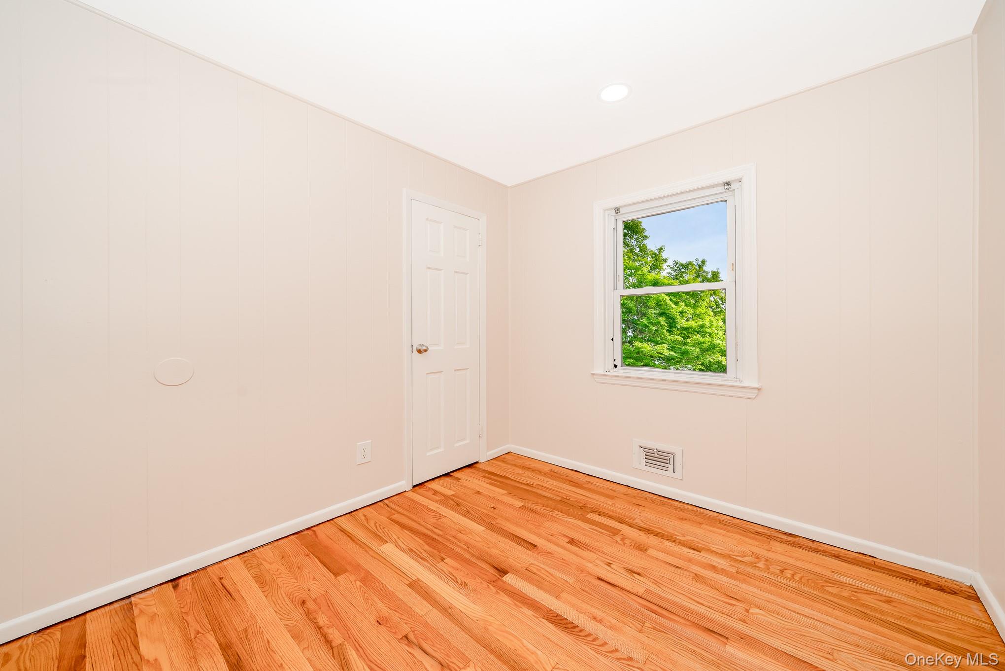 #16 photo, 880 Washington Street, ナッソー郡 Baldwin , NY 11510