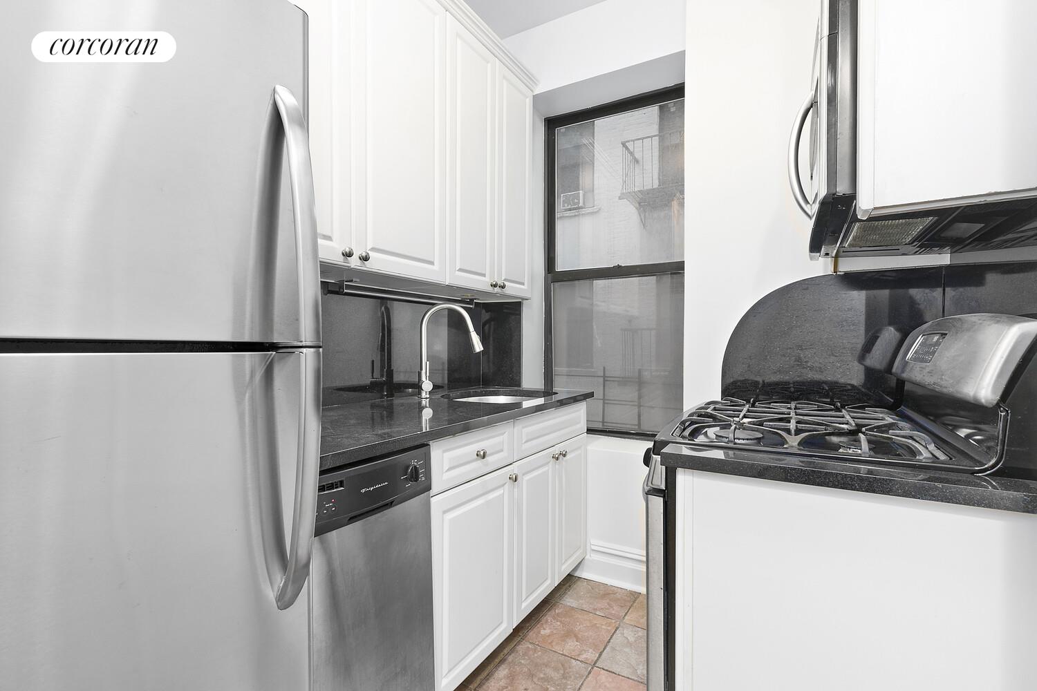 #4 photo, 63 W 107TH Street, マンハッタン Manhattan Valley , NY 10025