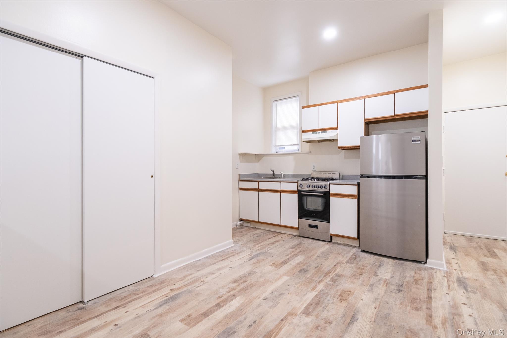 #6 photo, 115 Wolfs Lane, Pelham , NY 10803