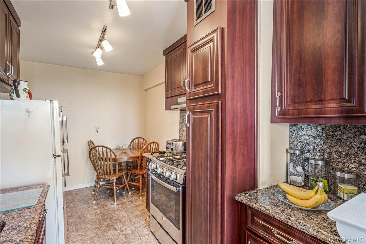 #11 photo, 151-05 Cross Island Parkway, クイーンズ区 Whitestone , NY 11357