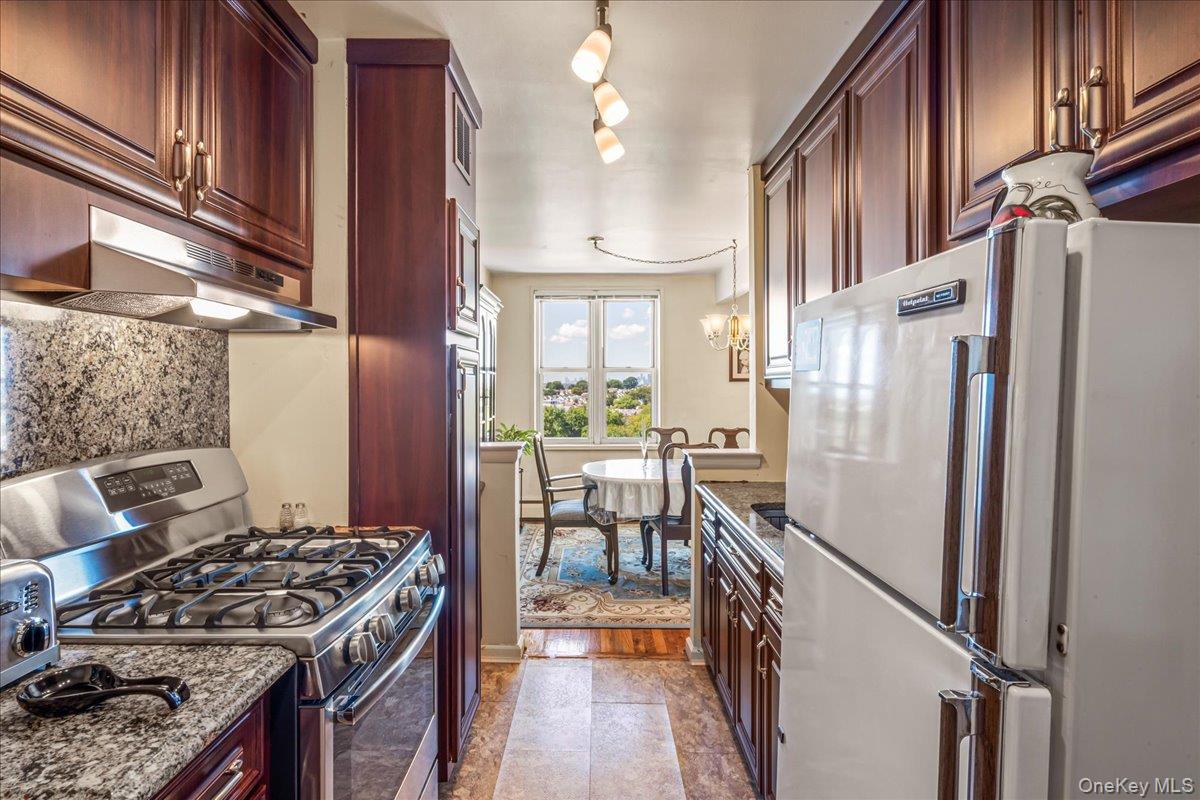 #13 photo, 151-05 Cross Island Parkway, クイーンズ区 Whitestone , NY 11357