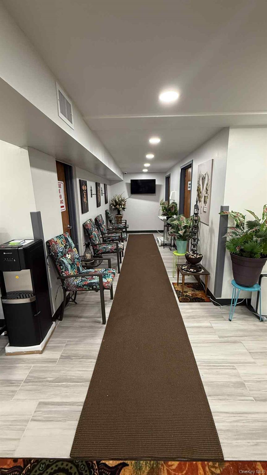 #1 photo, 233-15 Hillside avenue, クイーンズ区 Queens Village , NY 11427