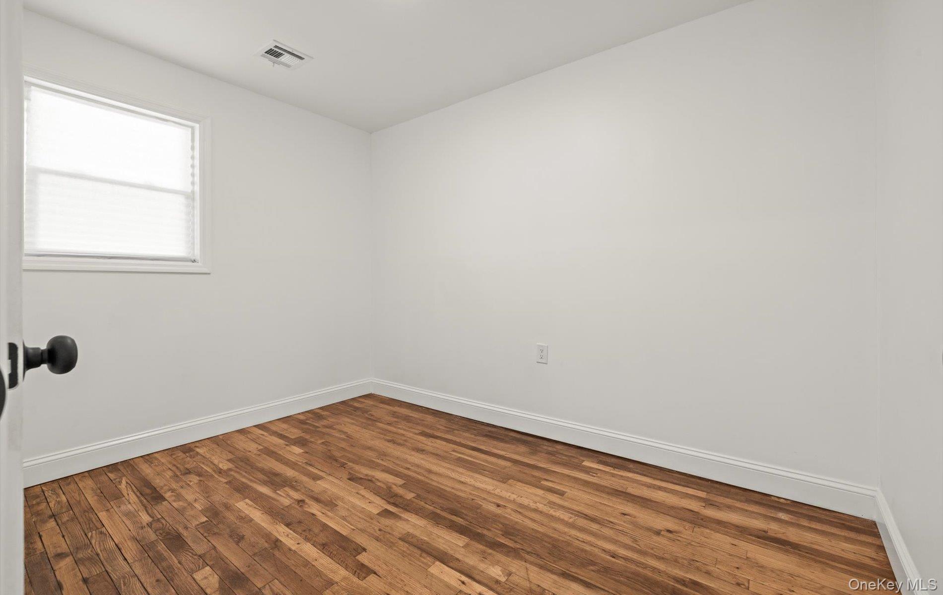 #10 photo, 1 Atna Drive, サフォーク郡 Amityville , NY 11701