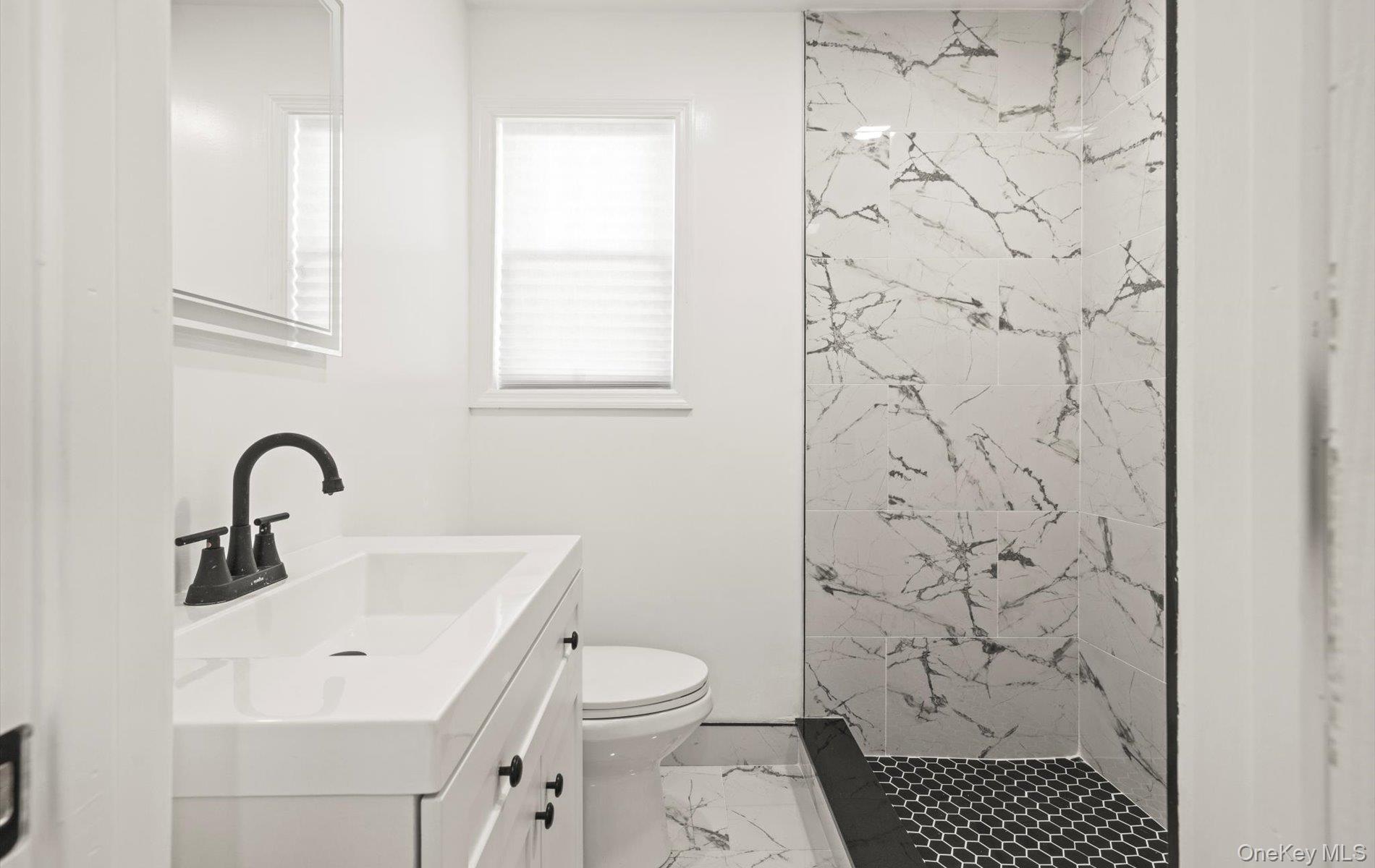 #11 photo, 1 Atna Drive, サフォーク郡 Amityville , NY 11701