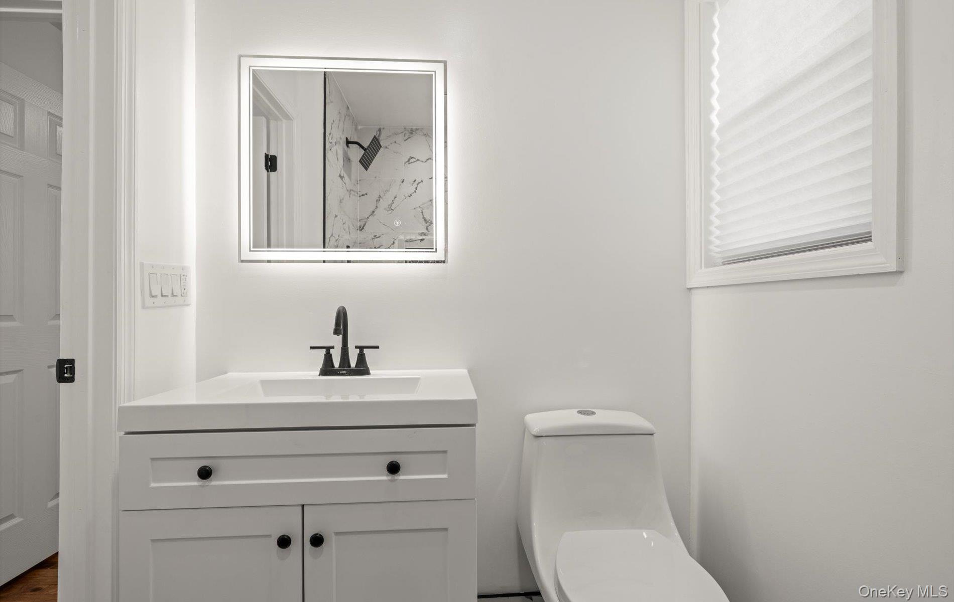 #12 photo, 1 Atna Drive, サフォーク郡 Amityville , NY 11701