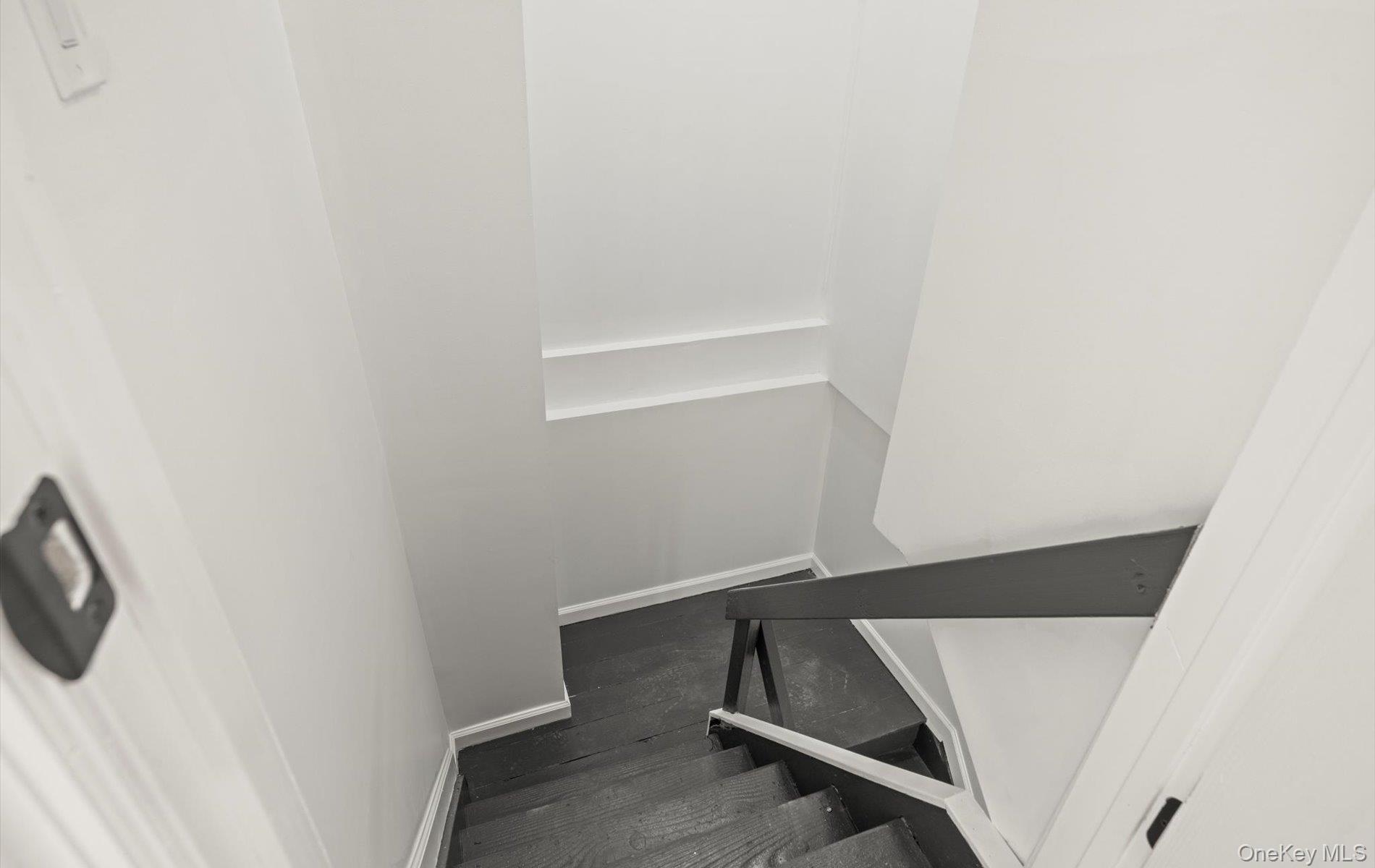 #13 photo, 1 Atna Drive, サフォーク郡 Amityville , NY 11701