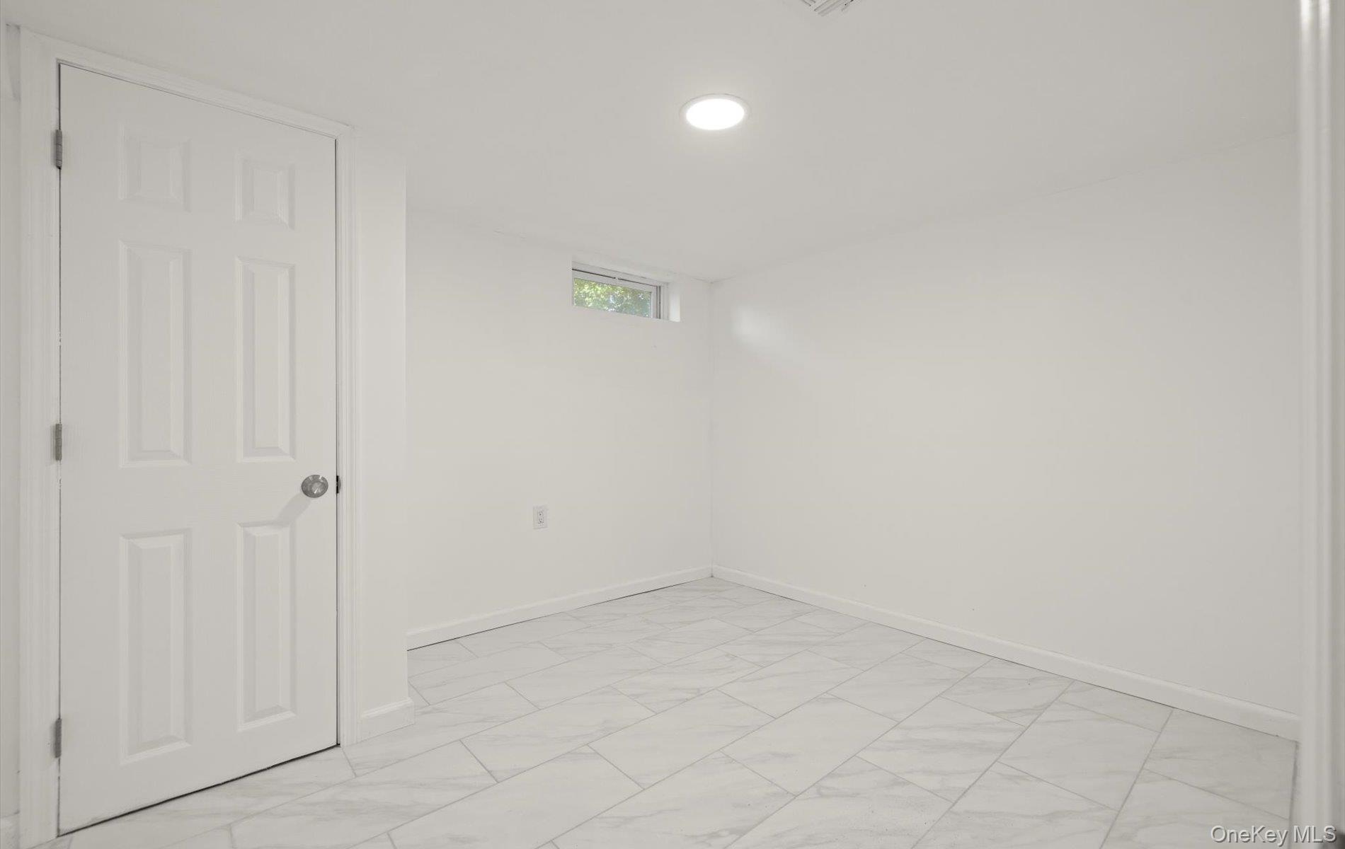 #16 photo, 1 Atna Drive, サフォーク郡 Amityville , NY 11701