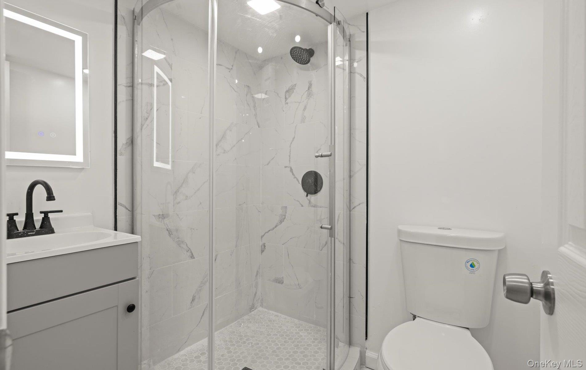 #17 photo, 1 Atna Drive, サフォーク郡 Amityville , NY 11701