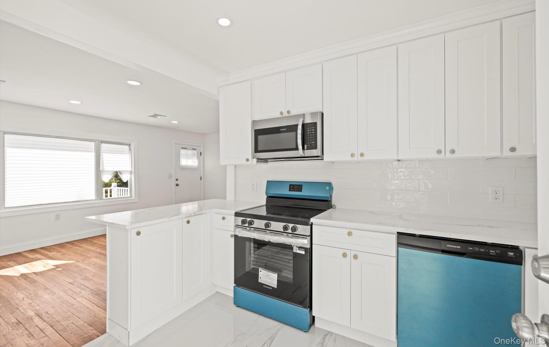 #4 photo, 1 Atna Drive, サフォーク郡 Amityville , NY 11701