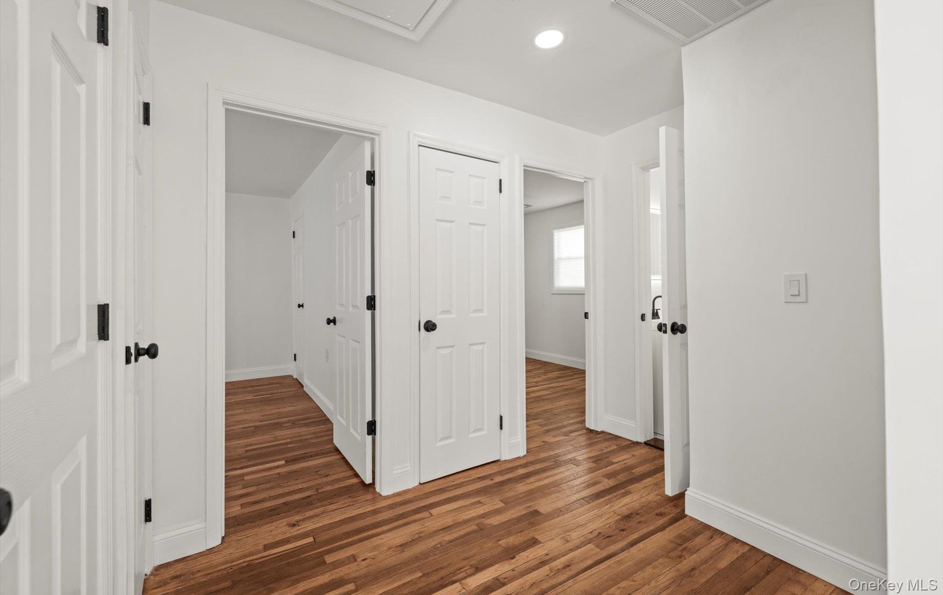 #7 photo, 1 Atna Drive, サフォーク郡 Amityville , NY 11701