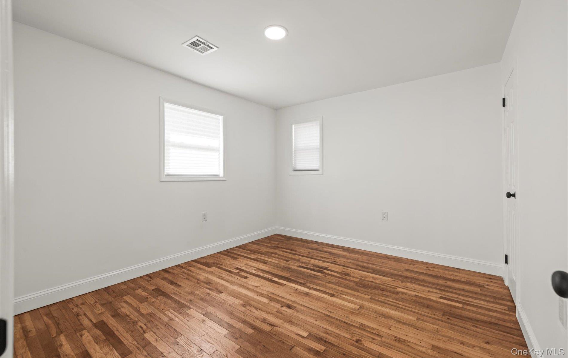 #8 photo, 1 Atna Drive, サフォーク郡 Amityville , NY 11701