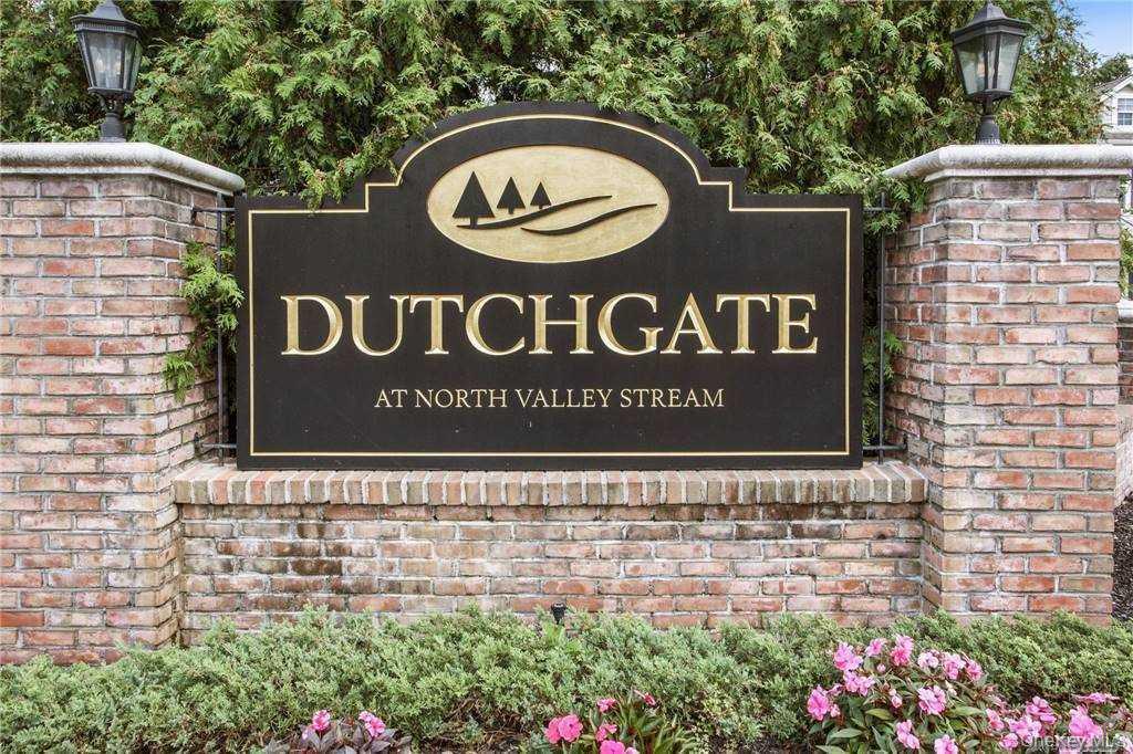 #1 photo, 203 Willow Lane, नासाउ काउंटी Valley Stream , NY 11580