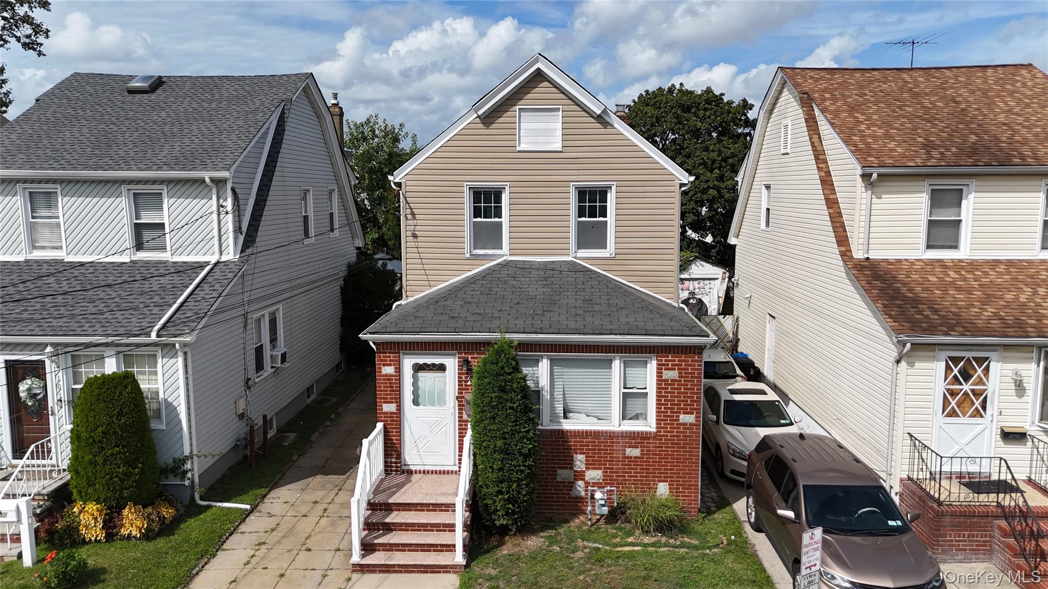 #1 photo, 105 Pilgrim Place, नासाउ काउंटी Valley Stream , NY 11580