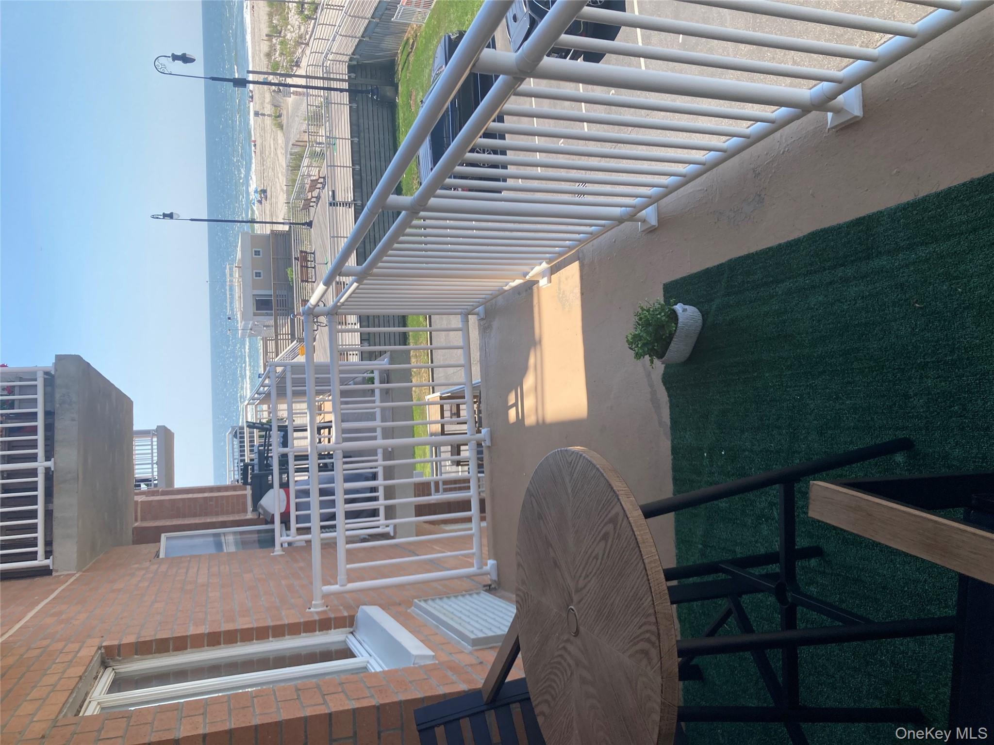 #18 photo, 780 W Broadway, ナッソー郡 Long Beach , NY 11561