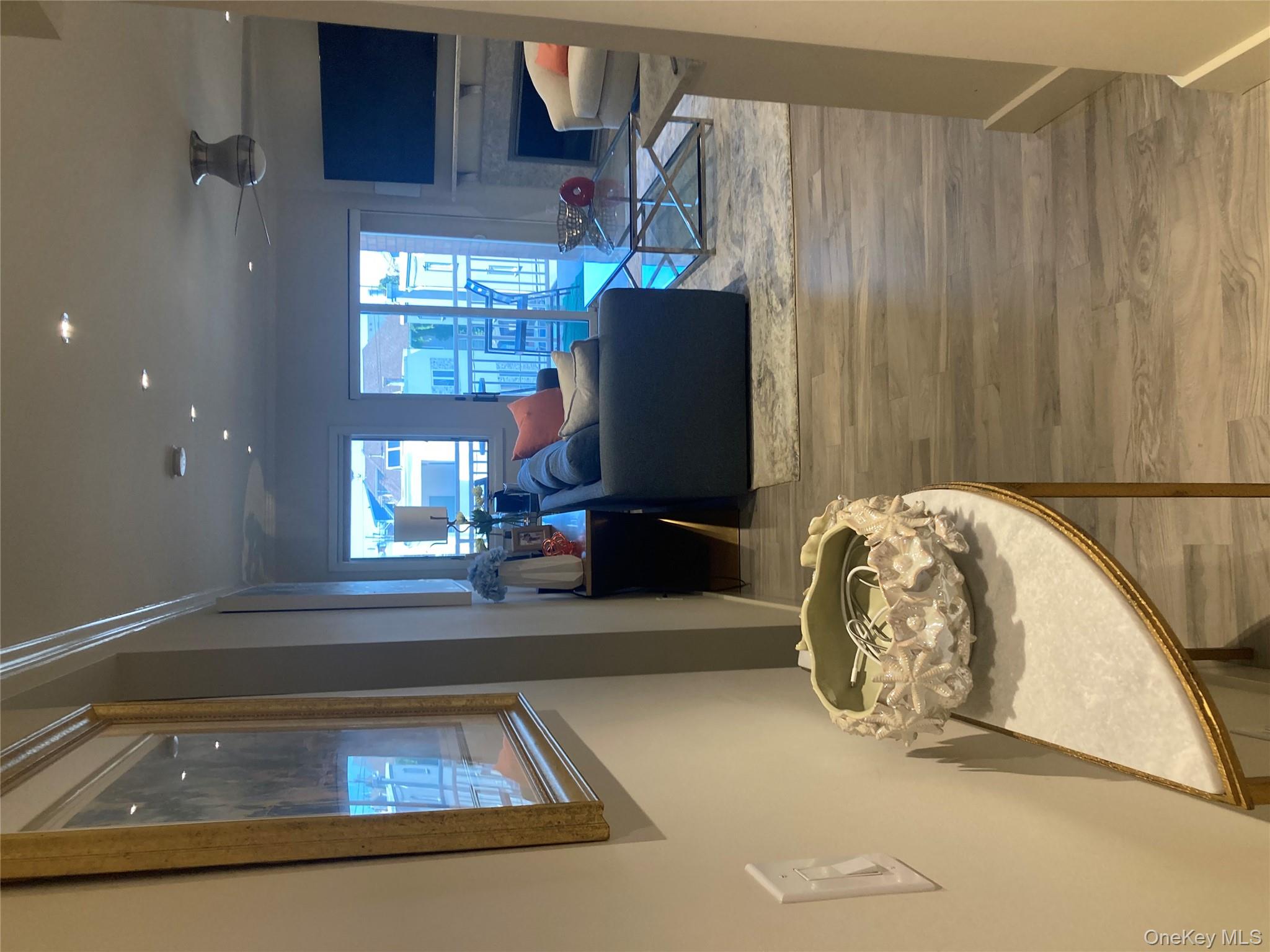 #3 photo, 780 W Broadway, ナッソー郡 Long Beach , NY 11561