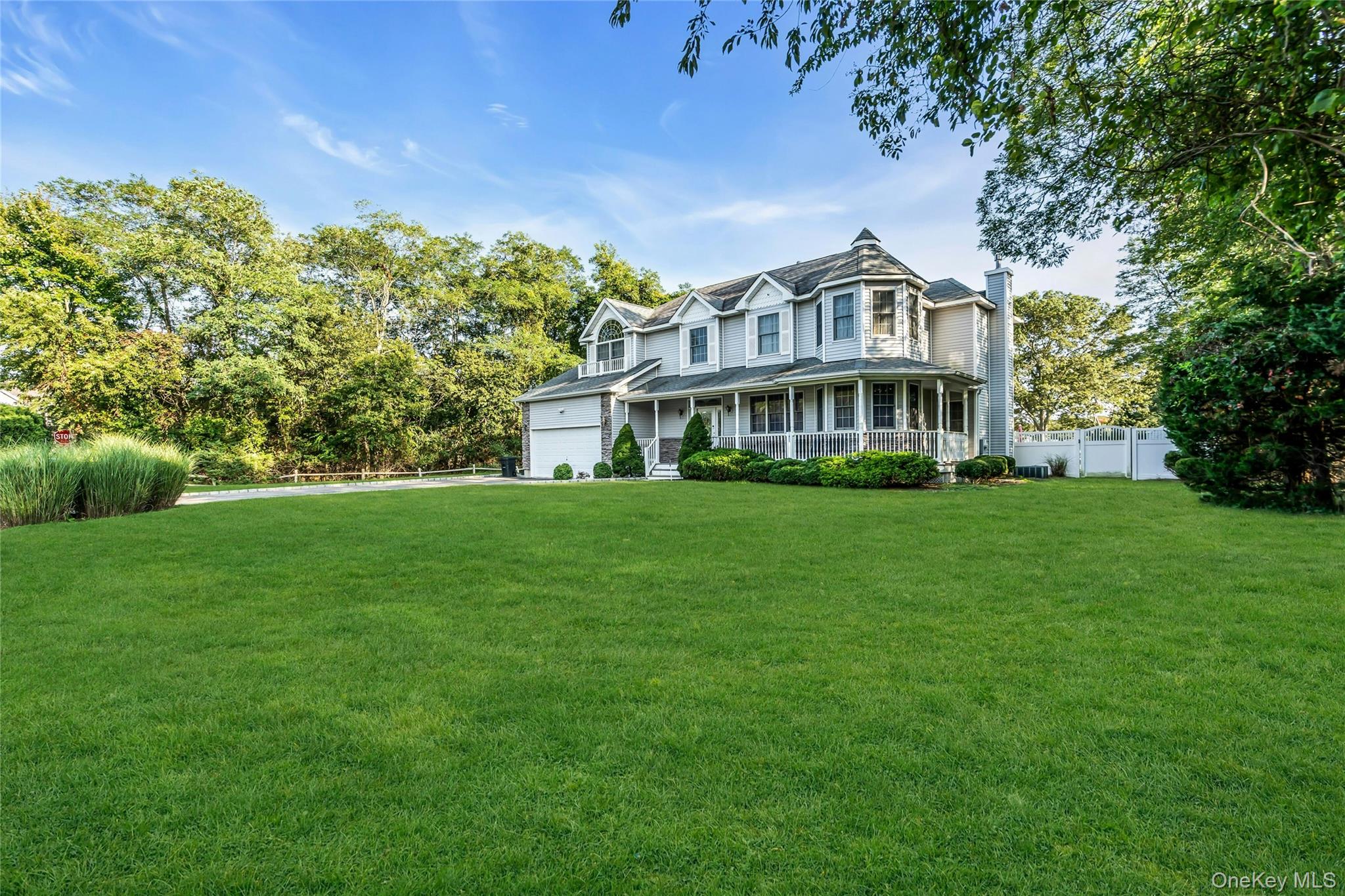 #2 photo, 3 Danamarie Lane, サフォーク郡 East Patchogue , NY 11772