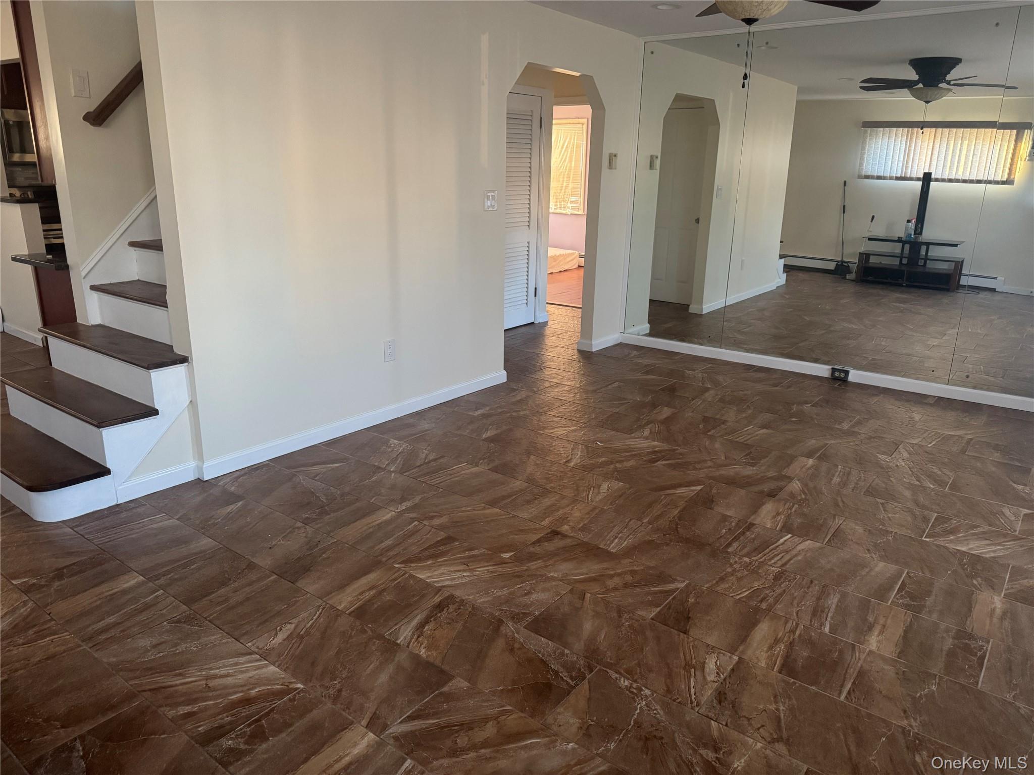 #2 photo, 658 Wyngate Drive, ナッソー郡 Valley Stream , NY 11580