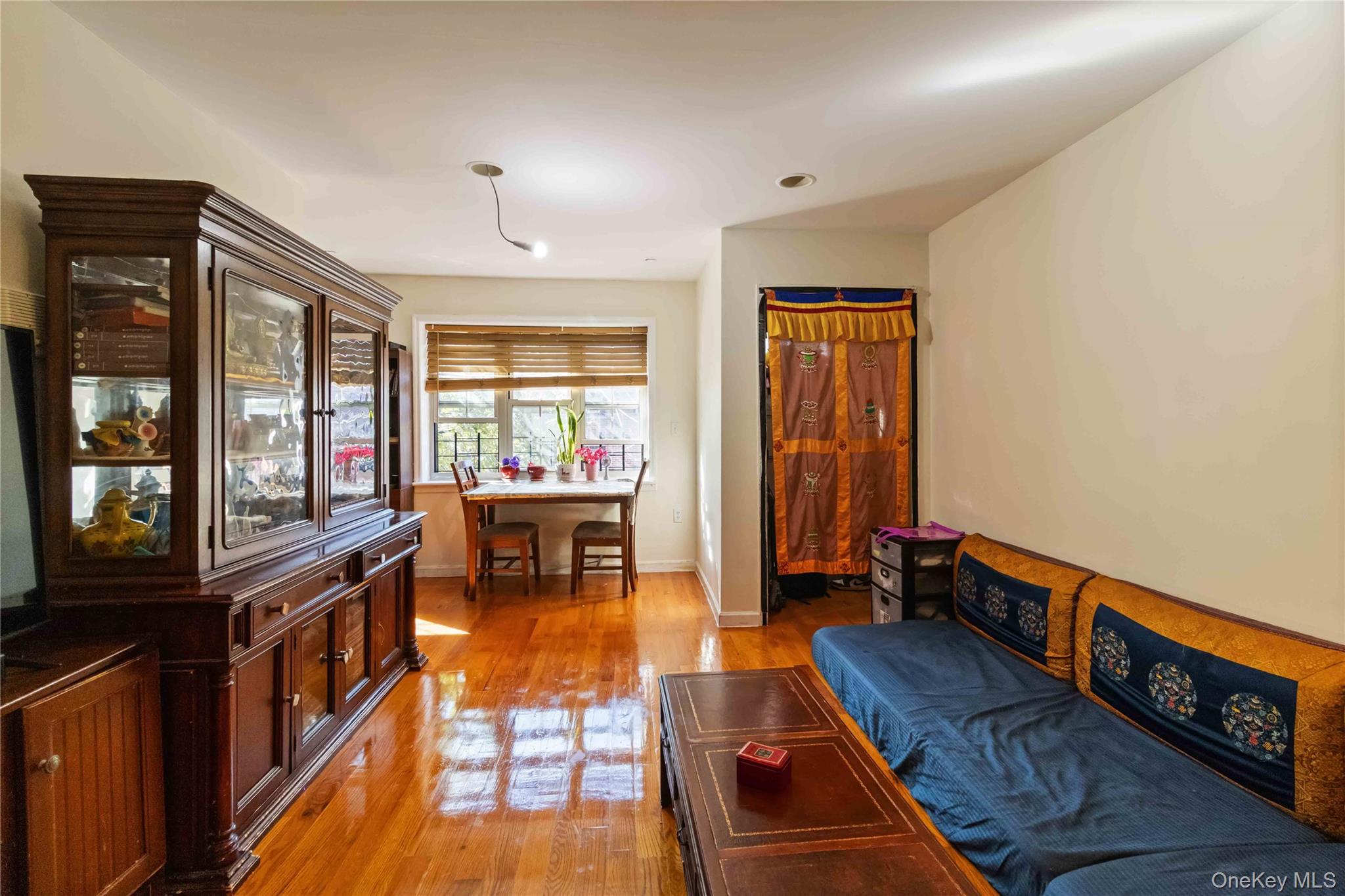 #10 photo, 10223 43 Avenue, クイーンズ区 Corona , NY 11368