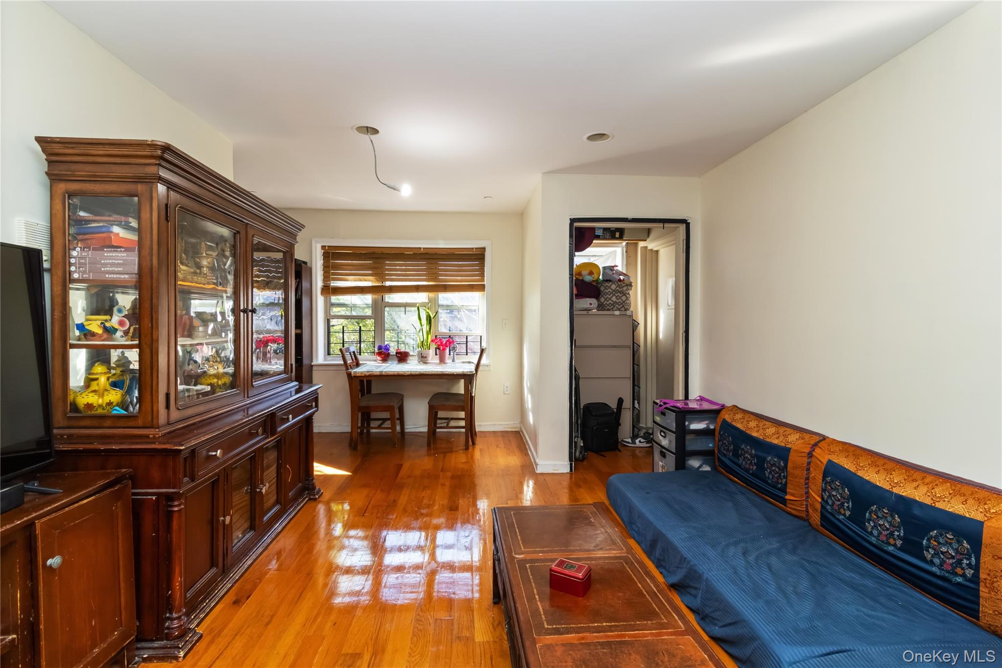 #4 photo, 10223 43 Avenue, クイーンズ区 Corona , NY 11368