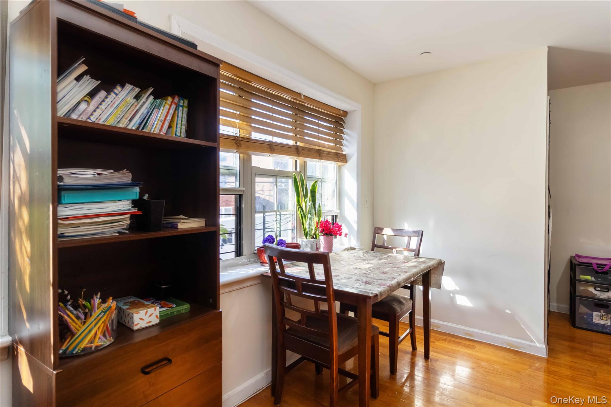 #8 photo, 10223 43 Avenue, クイーンズ区 Corona , NY 11368