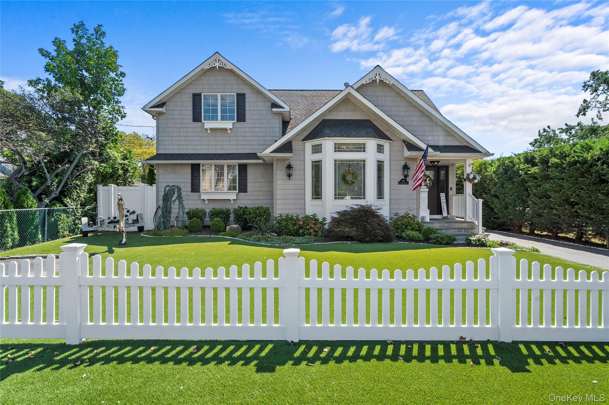 #1 photo, 24 Lebrun Avenue, सफ़ोक काउंटी Amityville , NY 11701