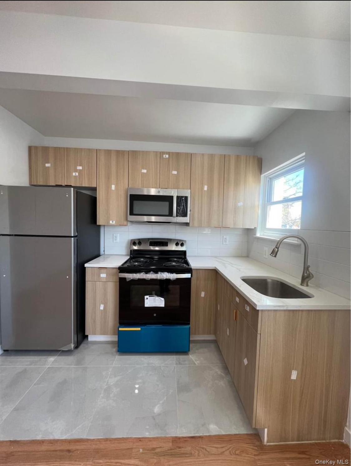 #1 photo, 718 Rosedale Avenue, ブロンクス区 Bronx , NY 10473