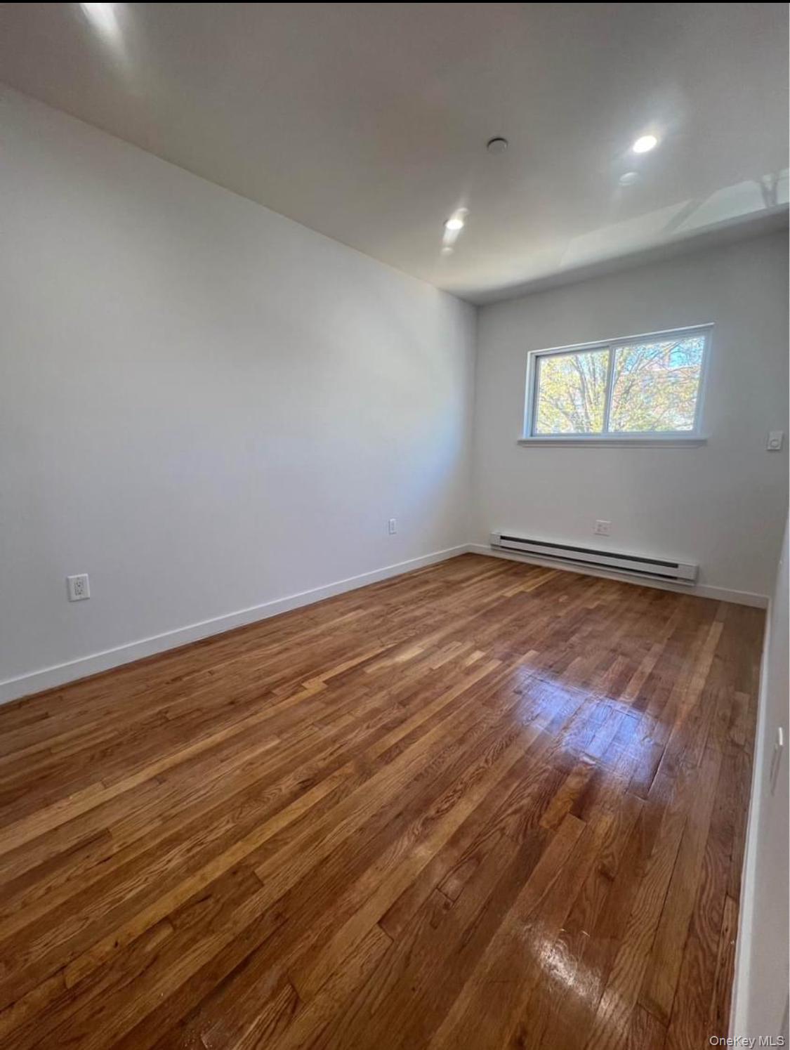 #6 photo, 718 Rosedale Avenue, ブロンクス区 Bronx , NY 10473