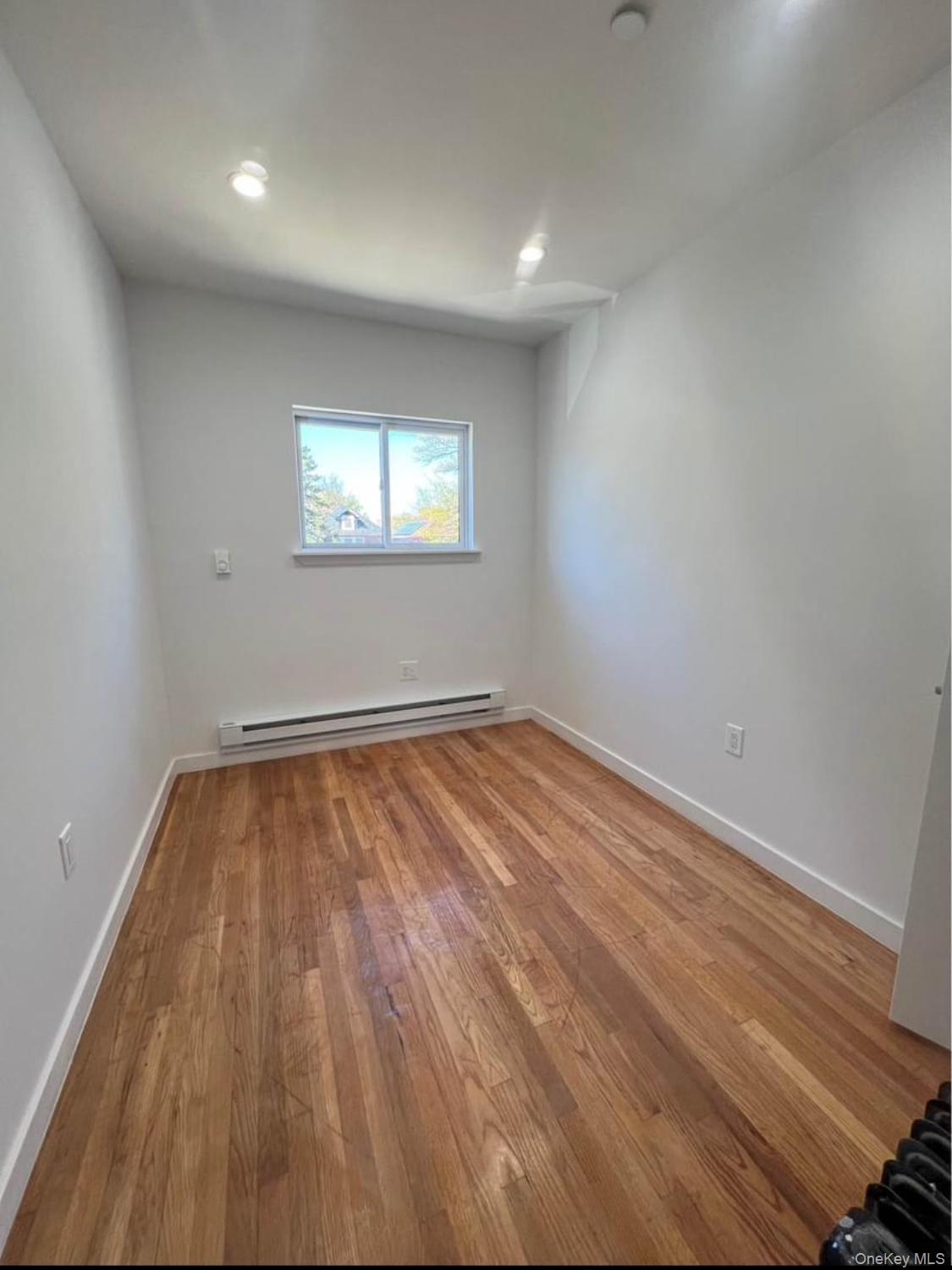 #8 photo, 718 Rosedale Avenue, ブロンクス区 Bronx , NY 10473