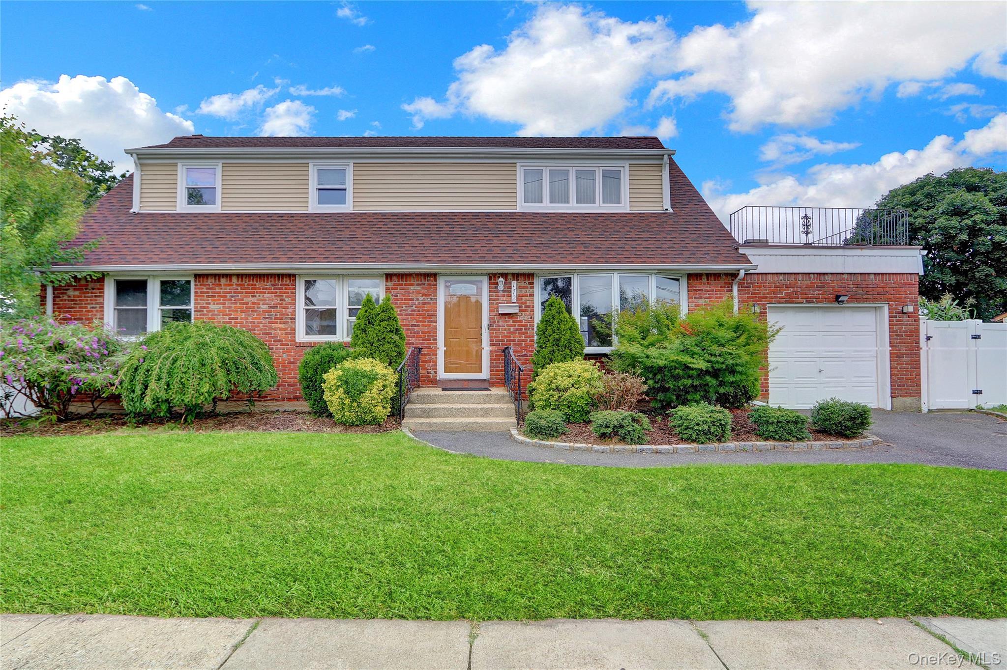 #1 photo, 172 2nd Street, 长岛 Hicksville , NY 11801