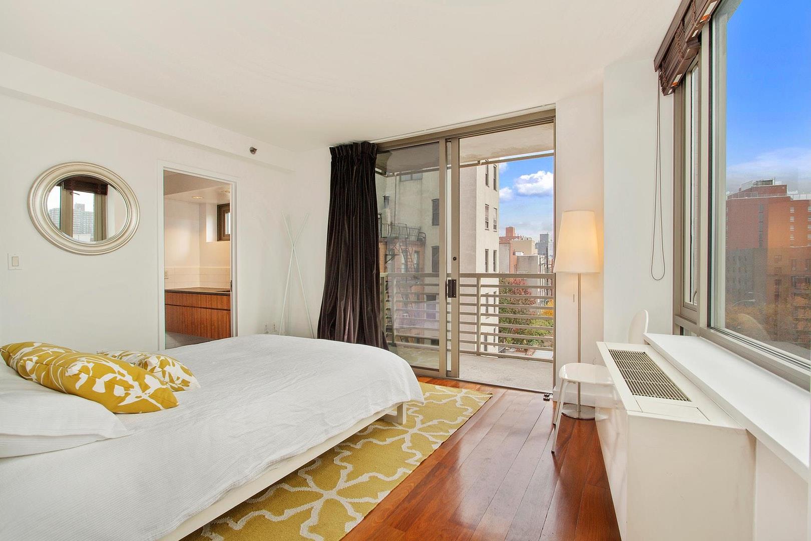 #5 photo, 310 E HOUSTON Street, マンハッタン East Village , NY 10009