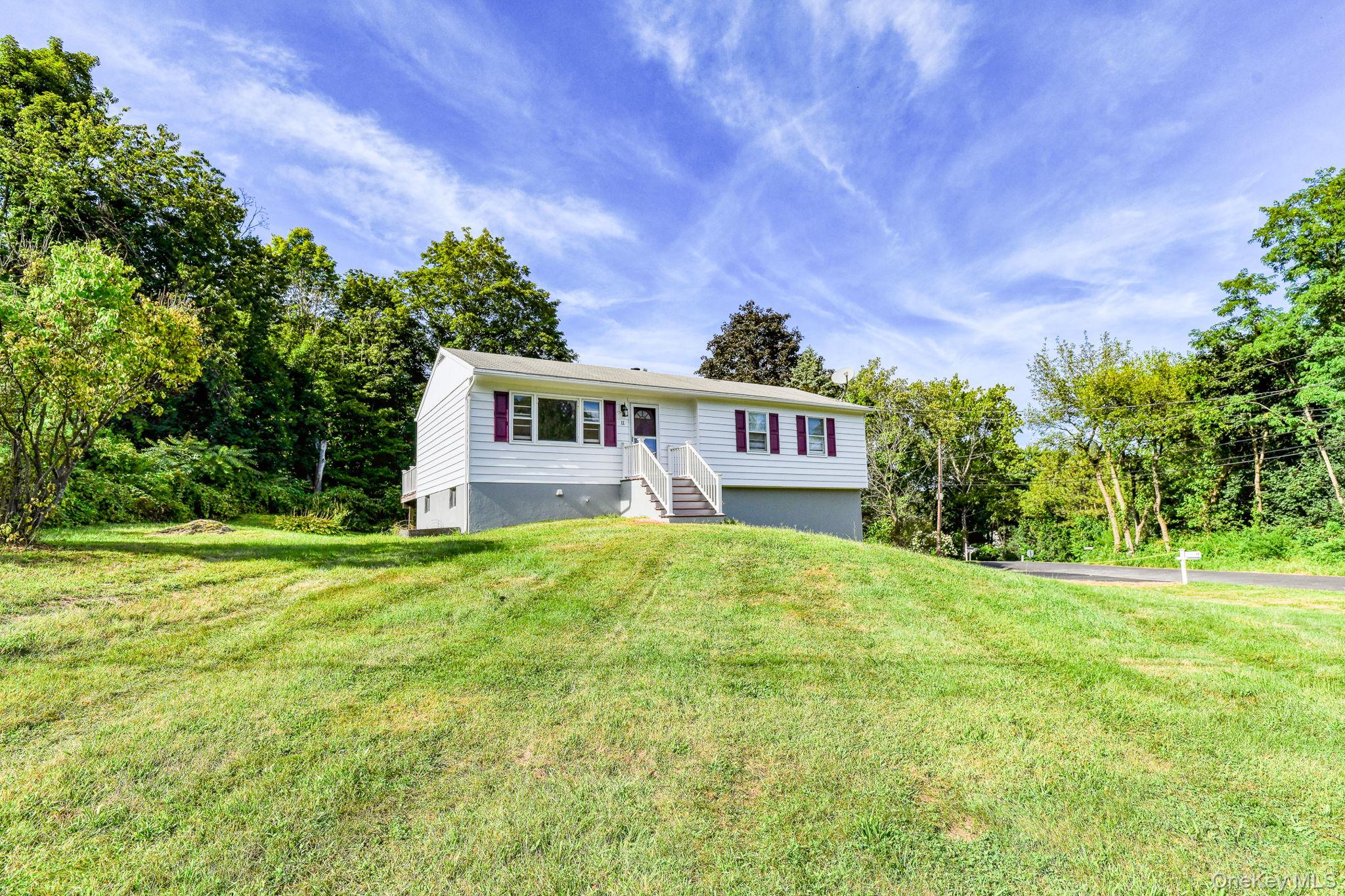 #1 photo, 11 Hudson Bluff Drive, Marlboro , NY 12542