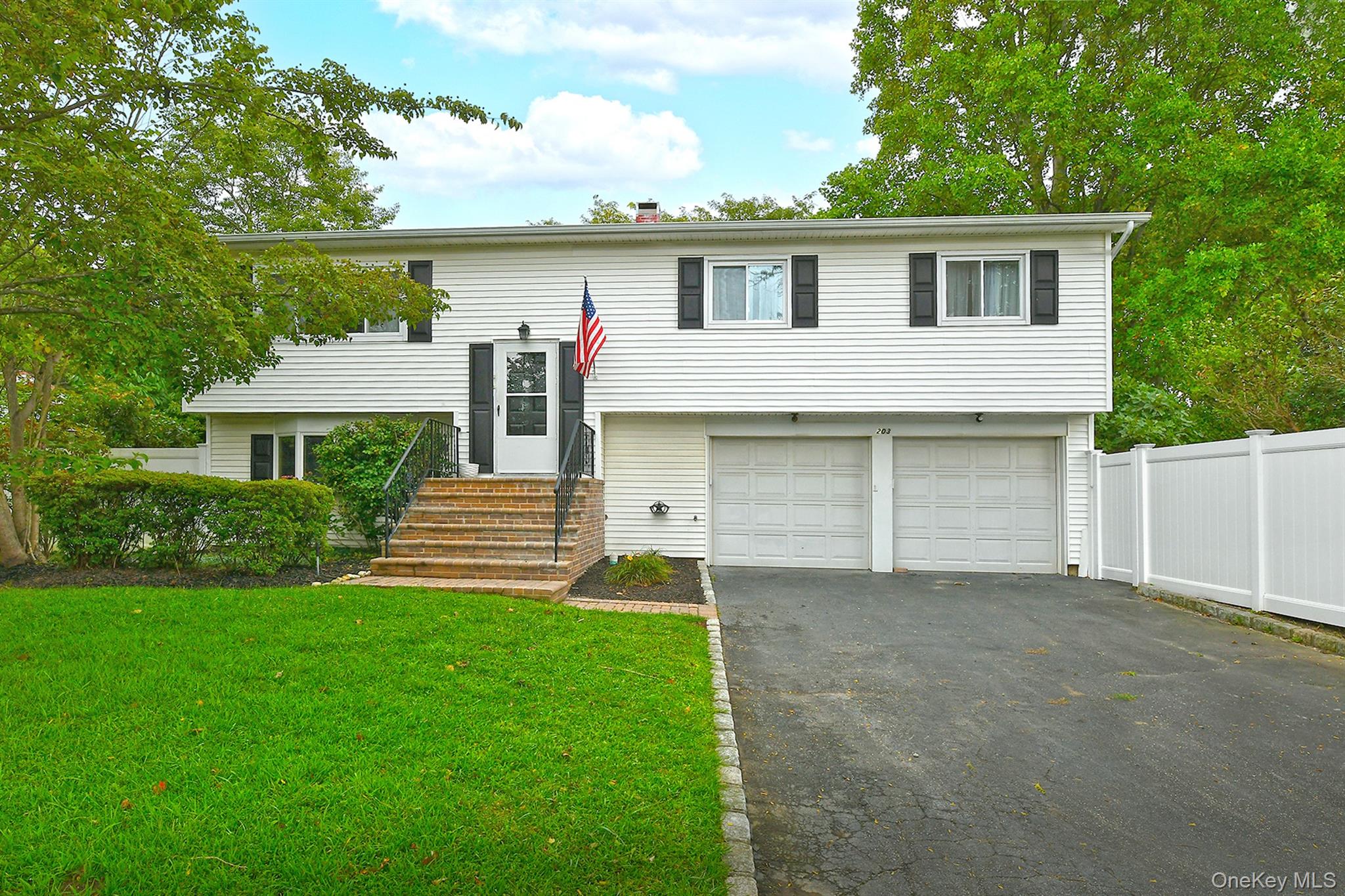 #1 photo, 203 10th Avenue, Holtsville , NY 11742