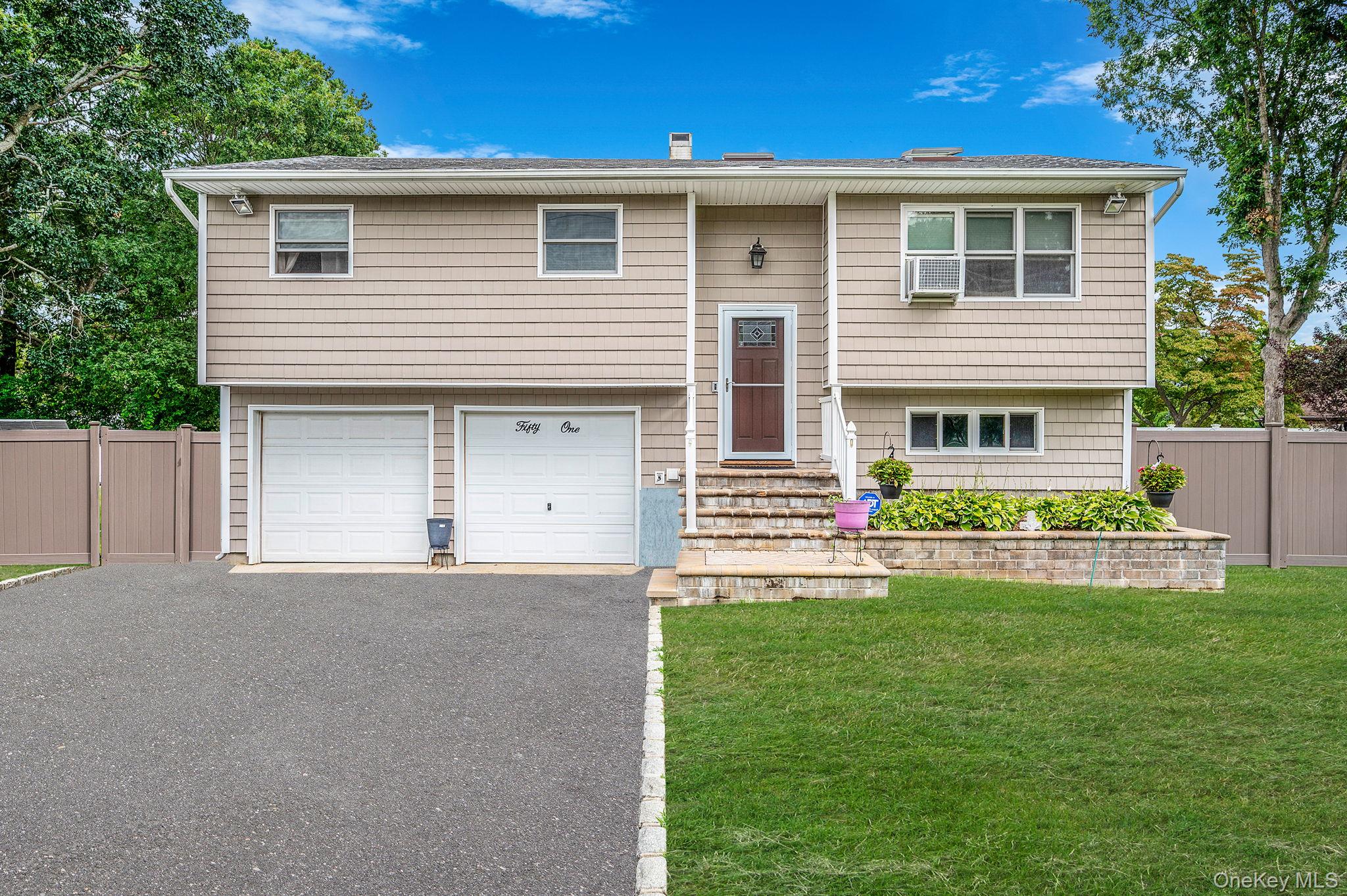 #1 photo, 51 Glenmore, सफ़ोक काउंटी Brentwood , NY 11717