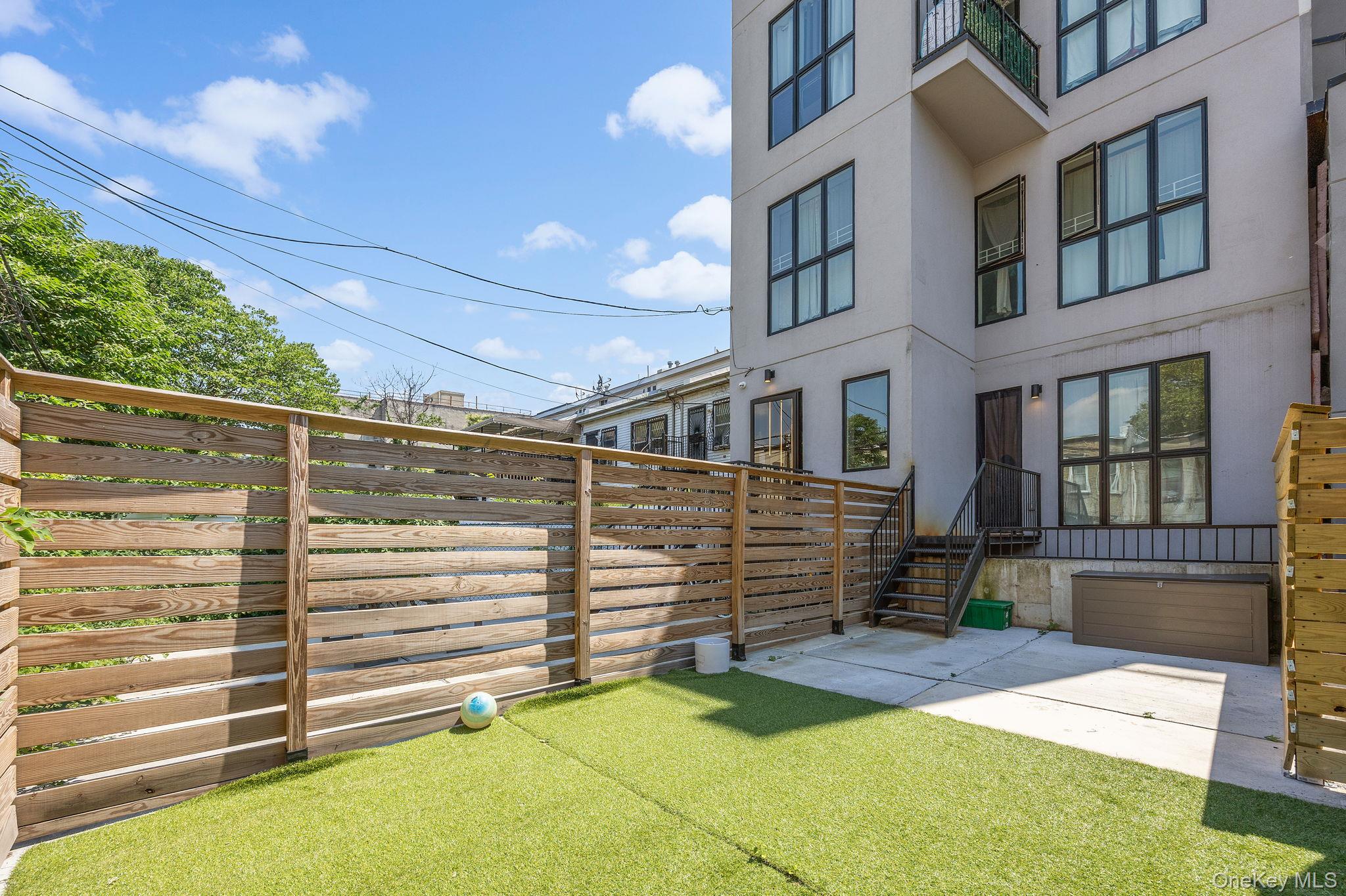 #15 photo, 305 Sumpter Street, ブルックリン区 Brooklyn , NY 11233