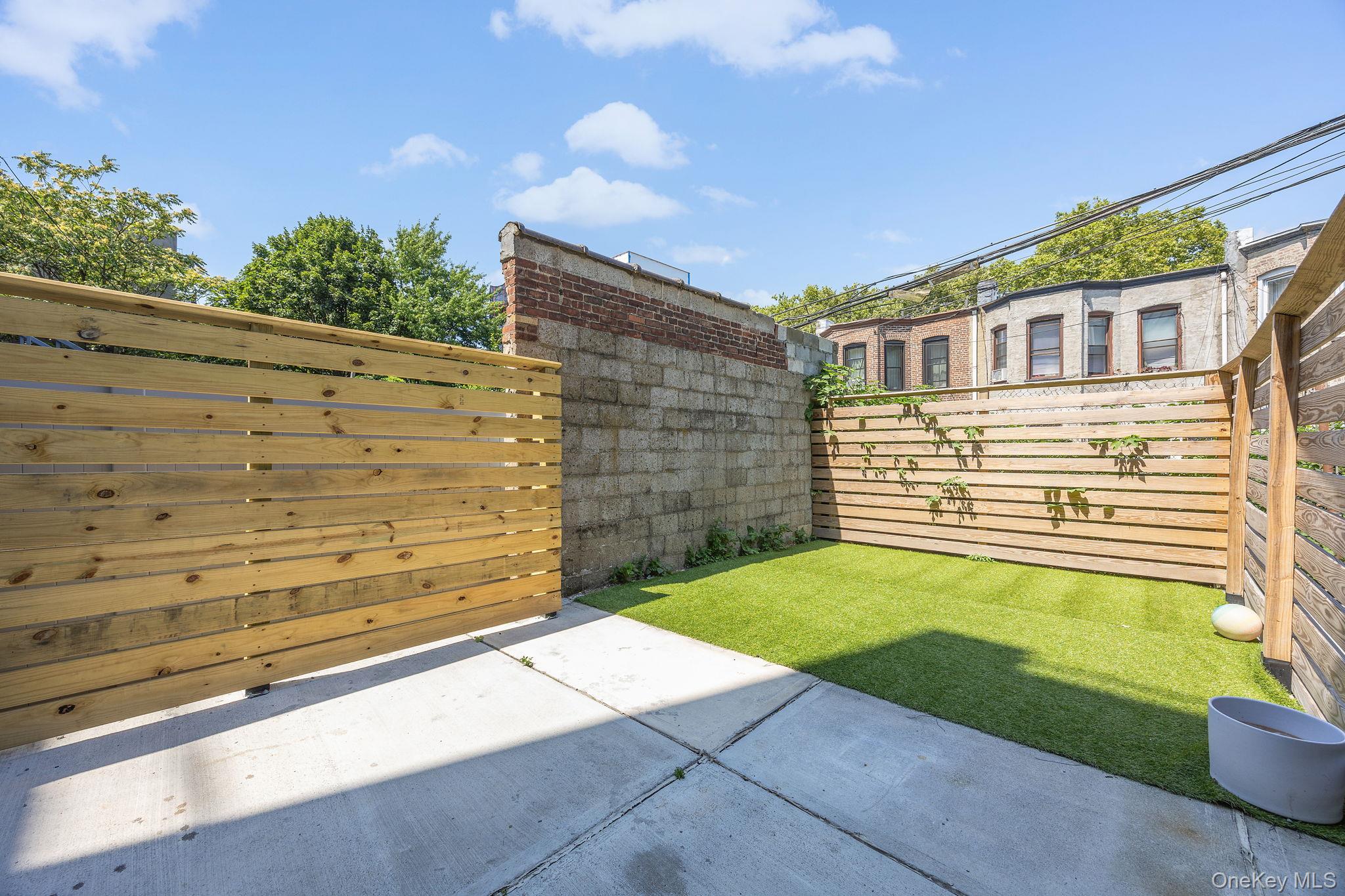 #16 photo, 305 Sumpter Street, ブルックリン区 Brooklyn , NY 11233