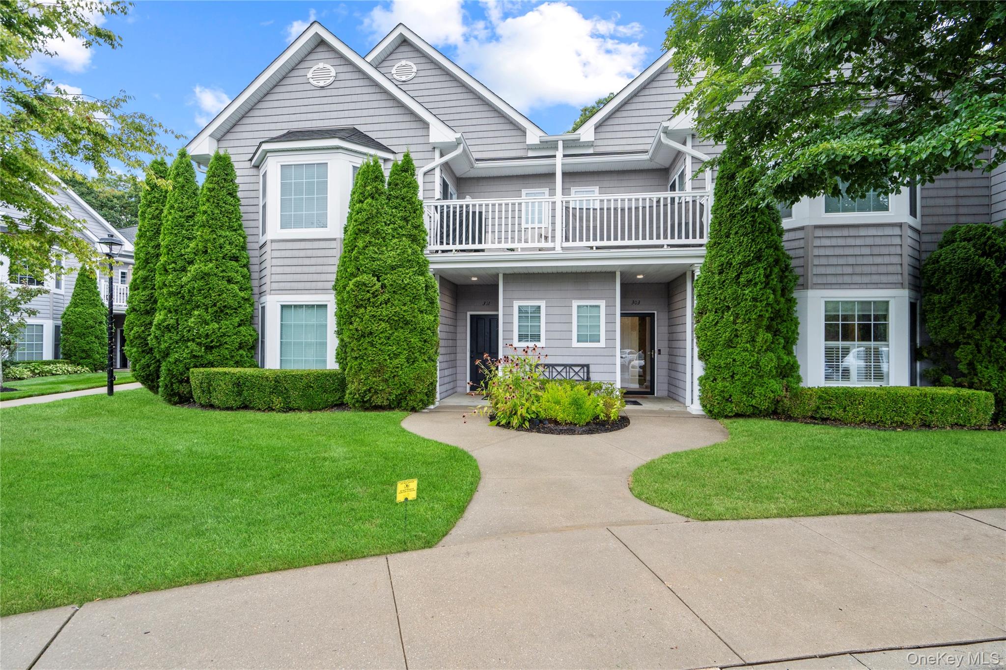 #1 photo, 303 OKeefe Court, सफ़ोक काउंटी Oakdale , NY 11769