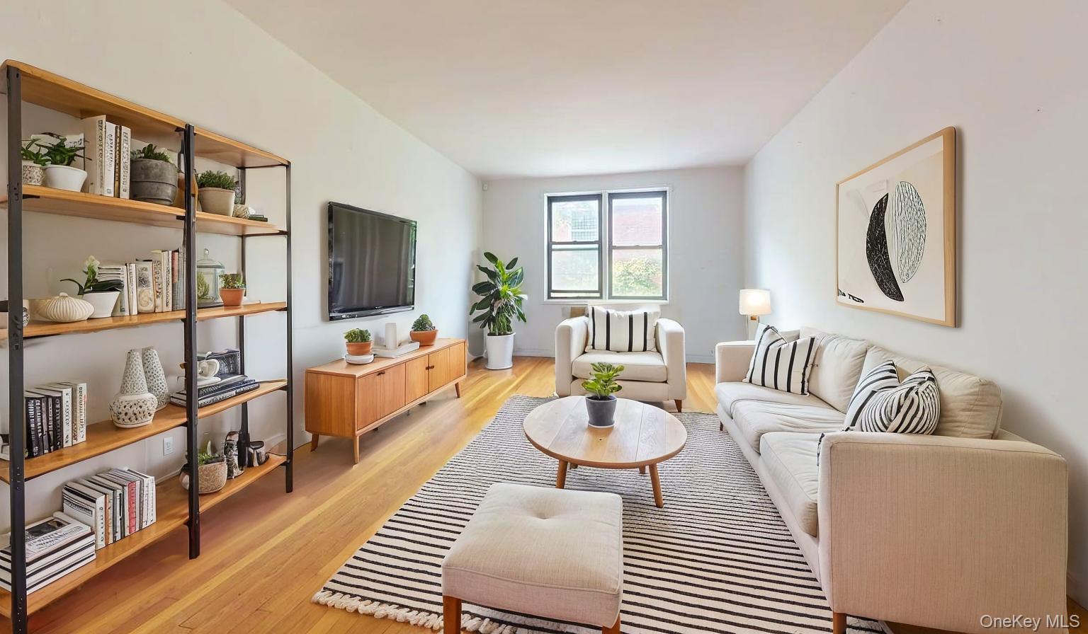 #1 photo, 102-18 64th Avenue, クイーンズ区 Forest Hills , NY 11375