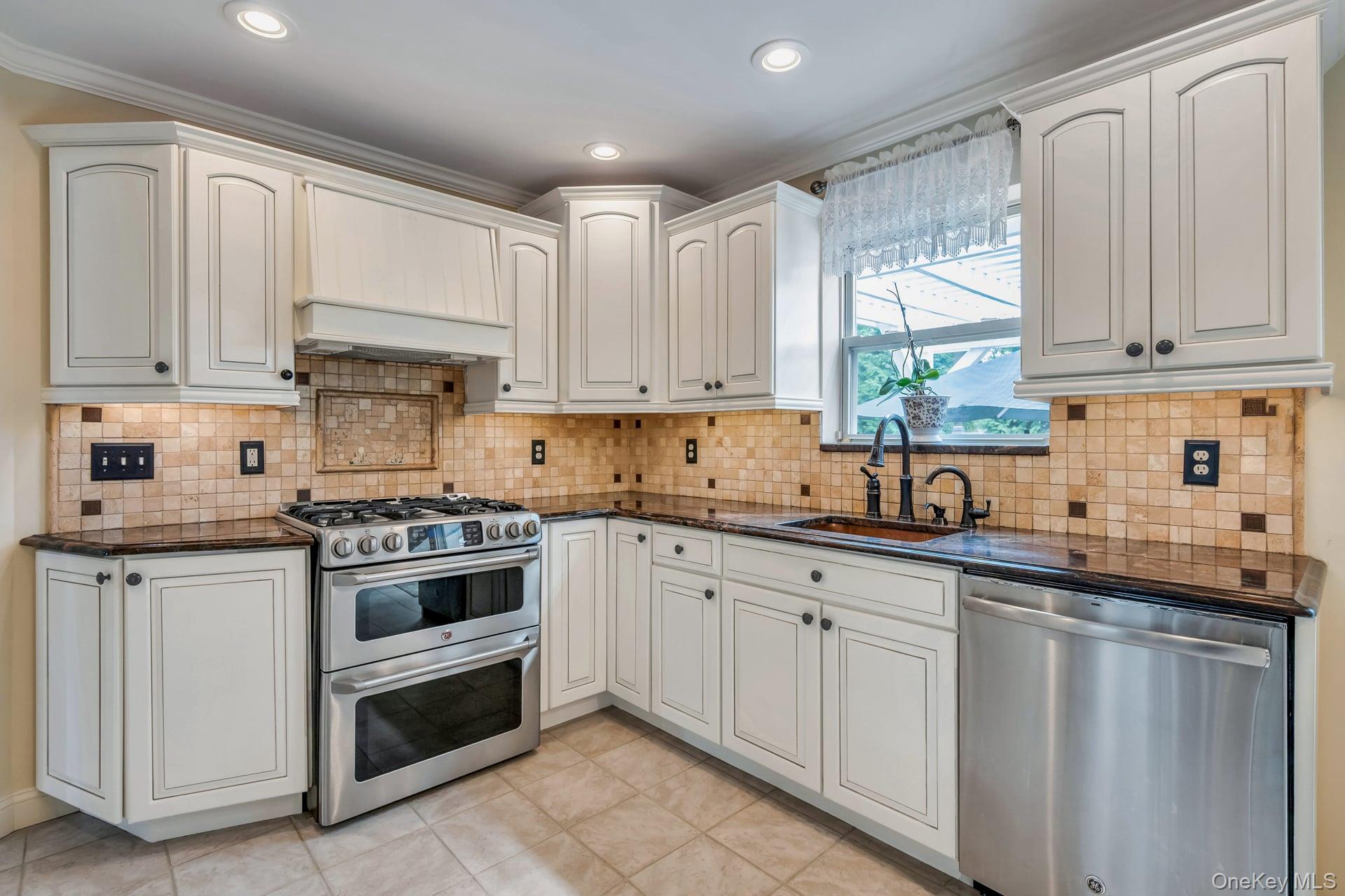 #17 photo, 4 Vera Court, サフォーク郡 Centereach , NY 11720