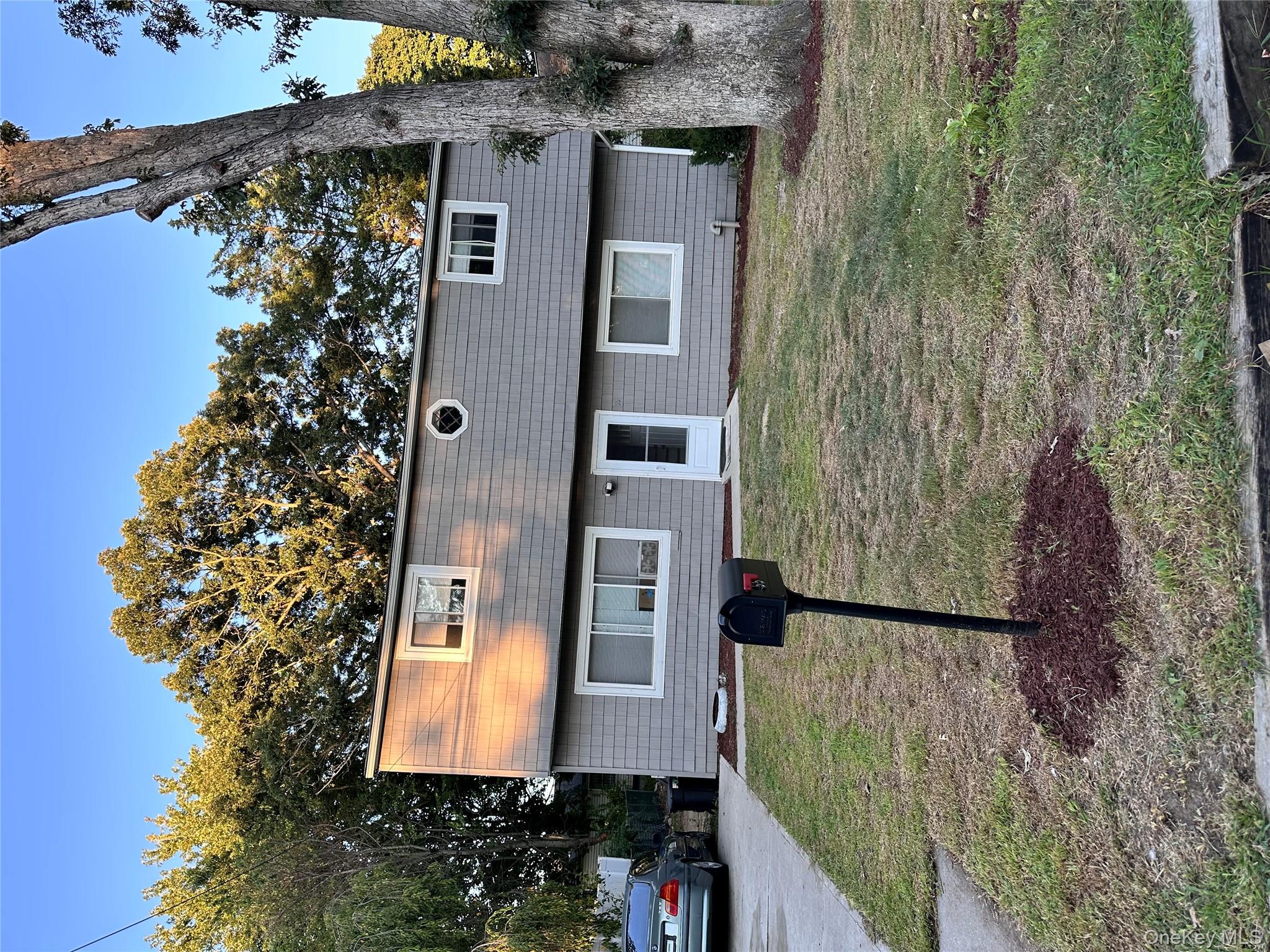 #1 photo, 55 31st Street, サフォーク郡 Wyandanch , NY 11798