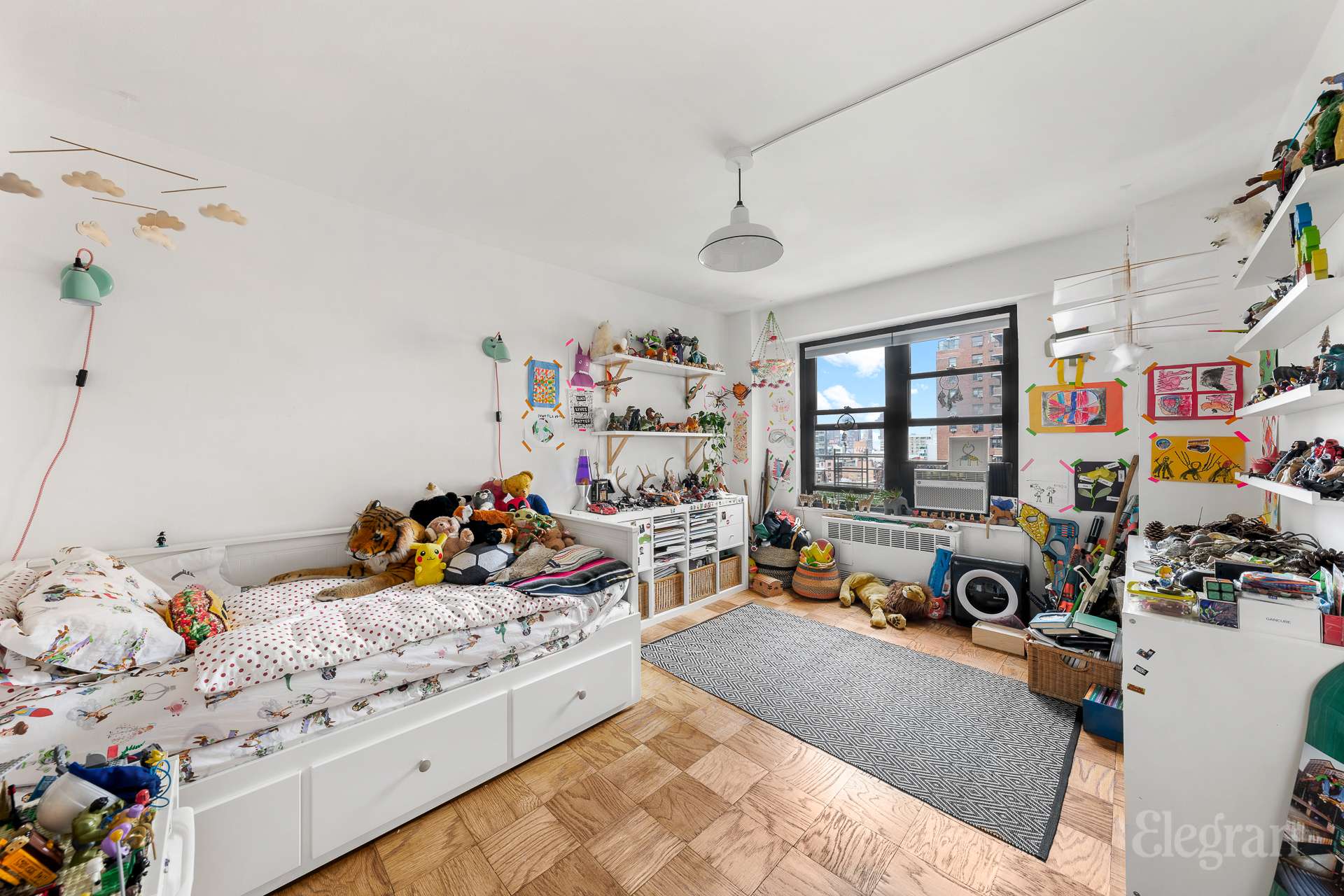 #10 photo, 212 E Broadway, マンハッタン Lower East Side , NY 10002-2010