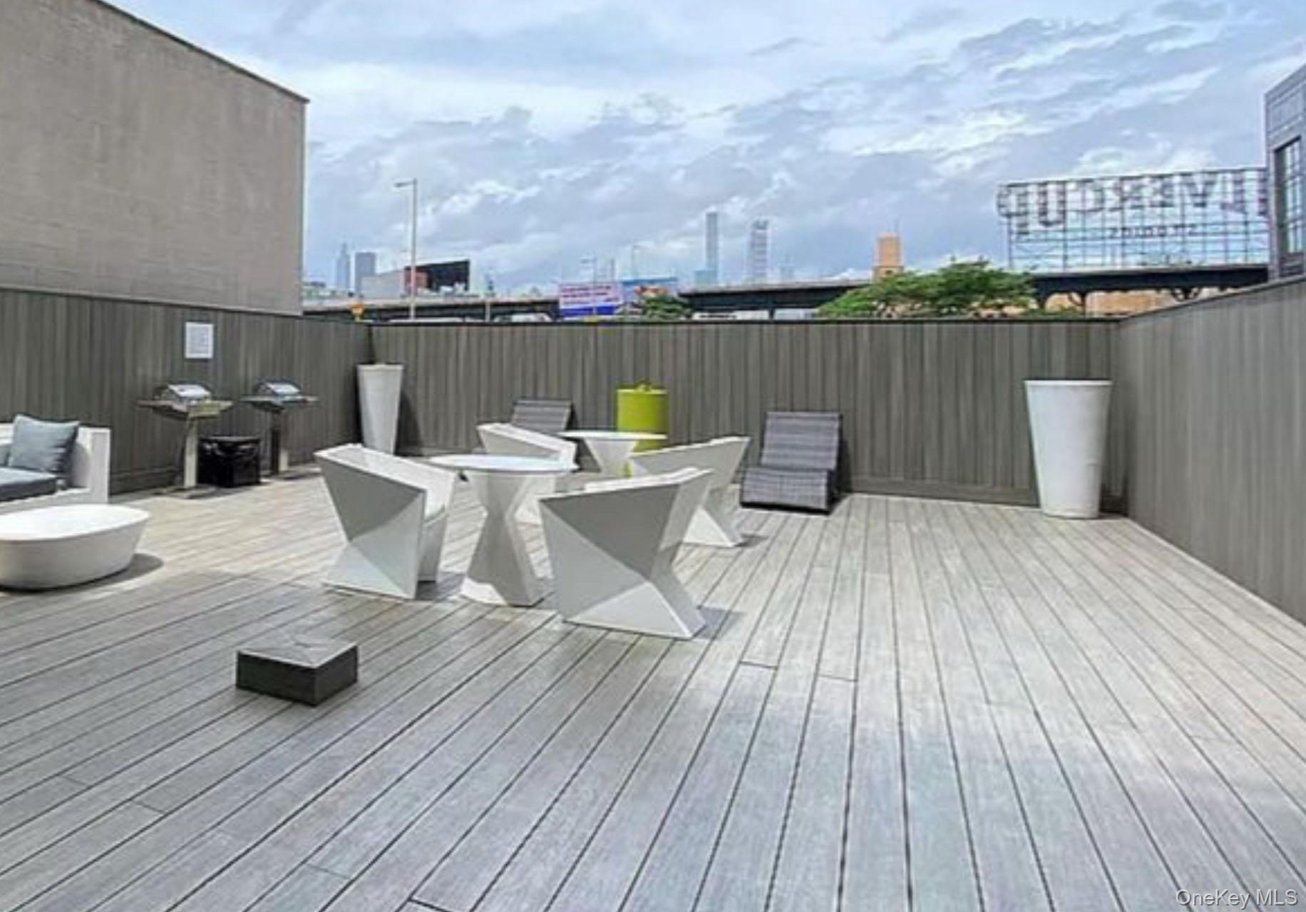 #11 photo, 2412 42nd Road, クイーンズ区 Long Island City , NY 11101