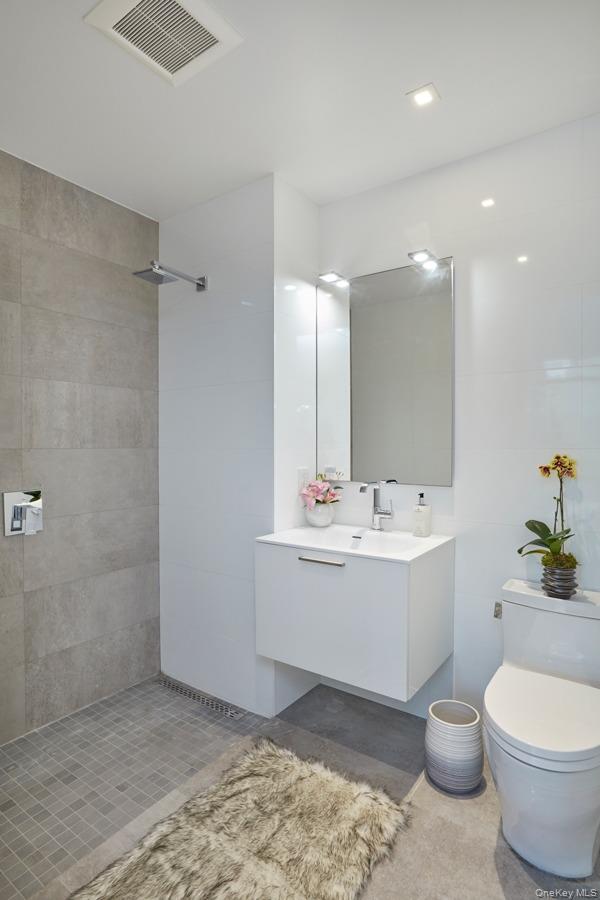 #7 photo, 2412 42nd Road, クイーンズ区 Long Island City , NY 11101