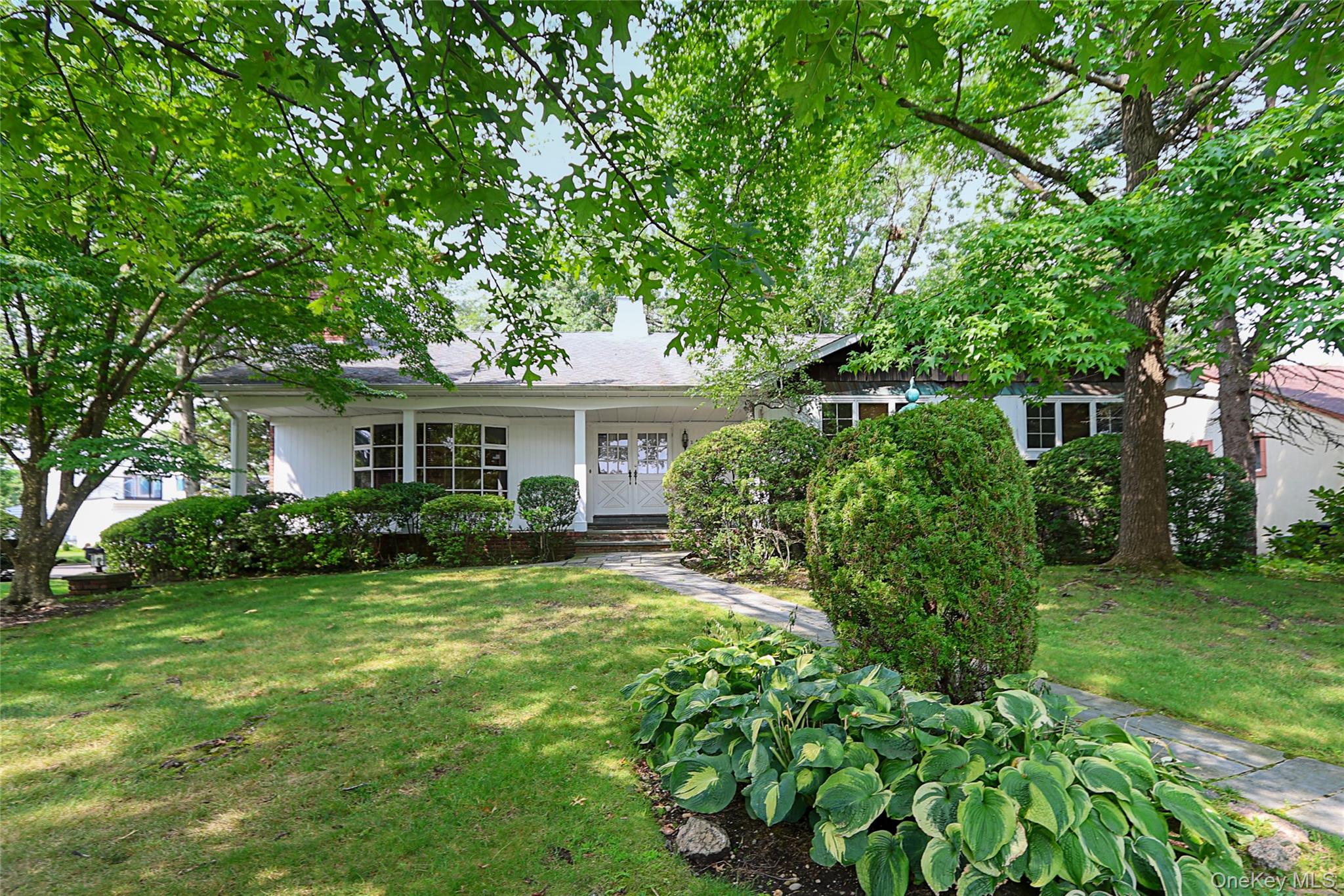 #2 photo, 245 Birch Drive, ナッソー郡 Roslyn , NY 11576