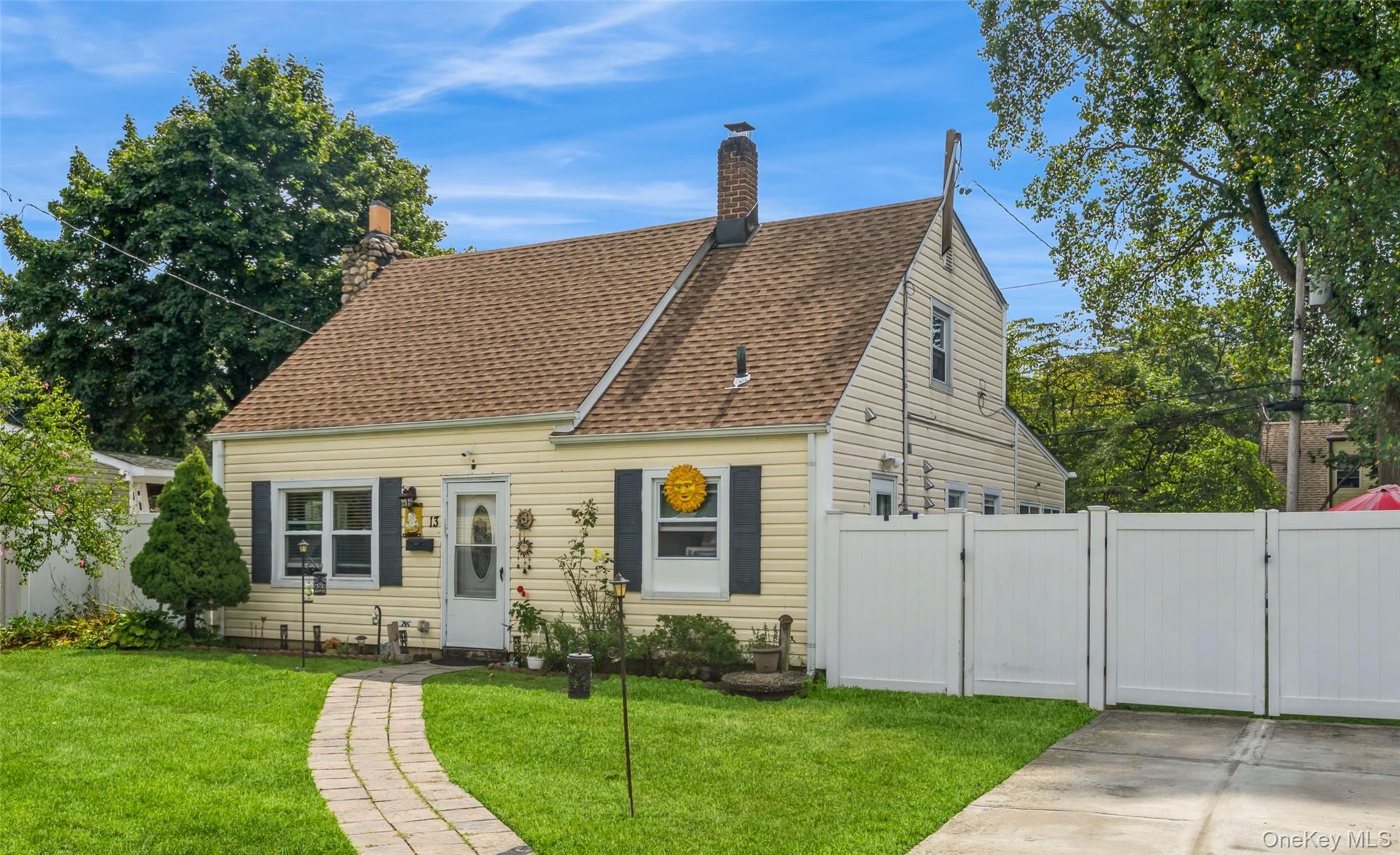 #1 photo, 13 Floral Lane, ナッソー郡 Westbury , NY 11590