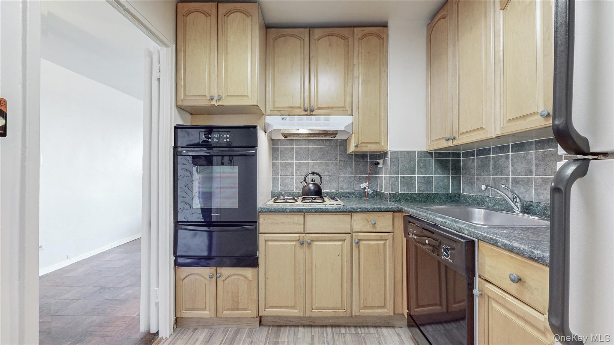 #7 photo, 61-20 Grand Central Parkway, クイーンズ区 Forest Hills , NY 11375