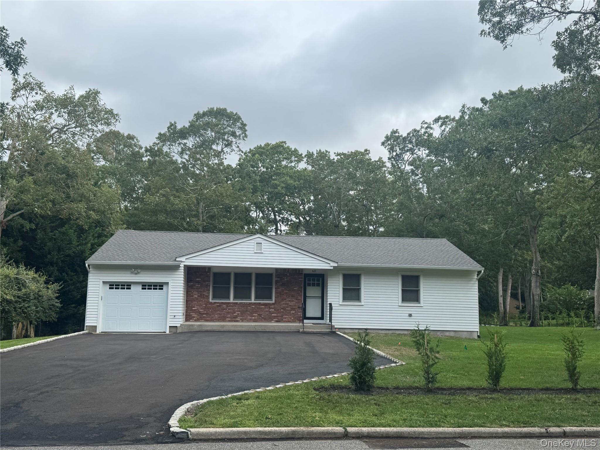 #1 photo, 60 Eisenhower Drive, サフォーク郡 East Quogue , NY 11942